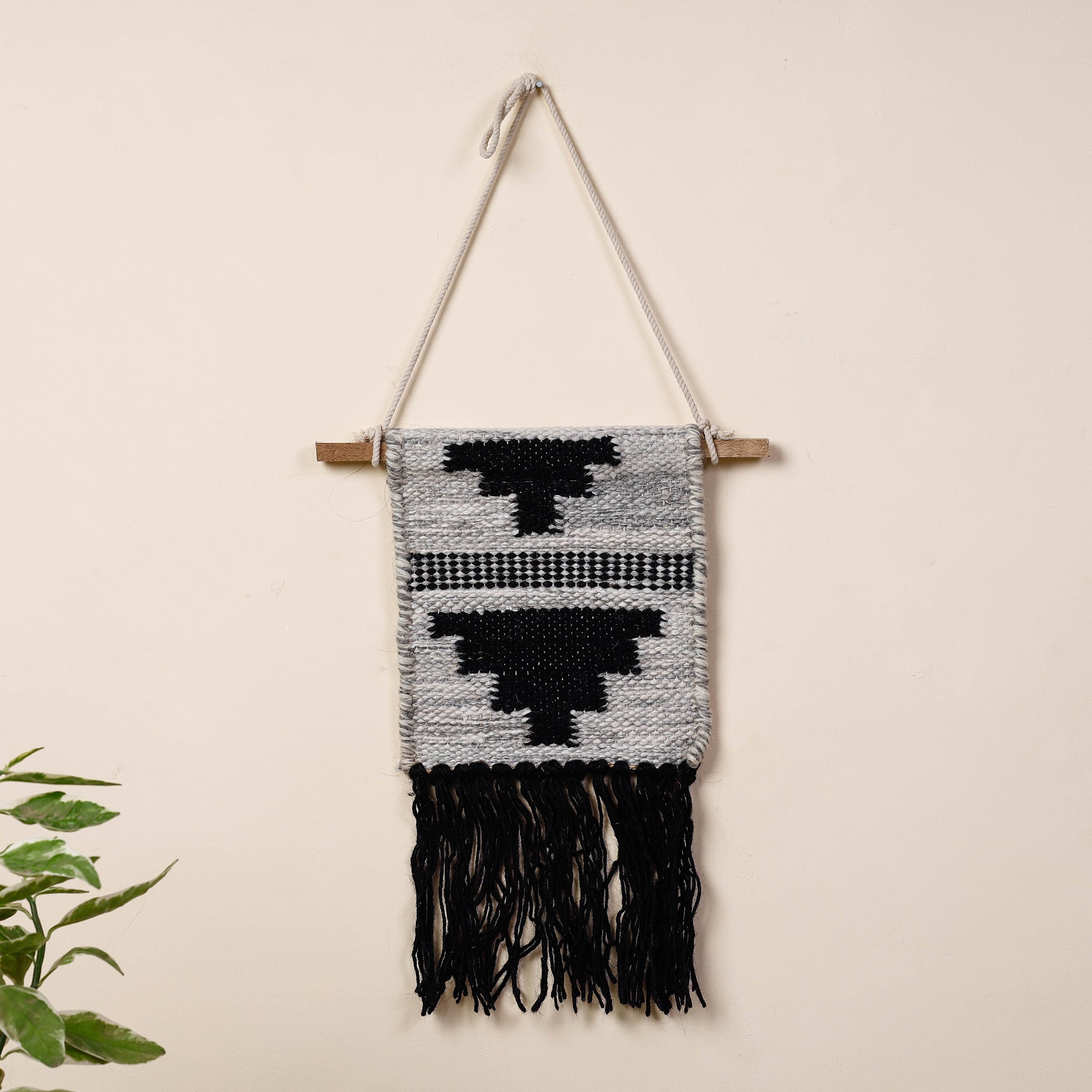 ITOKRI CRAFTS INITIATIVE Bhadohi Handwoven Wool Geometric Fringed Wall Hanging