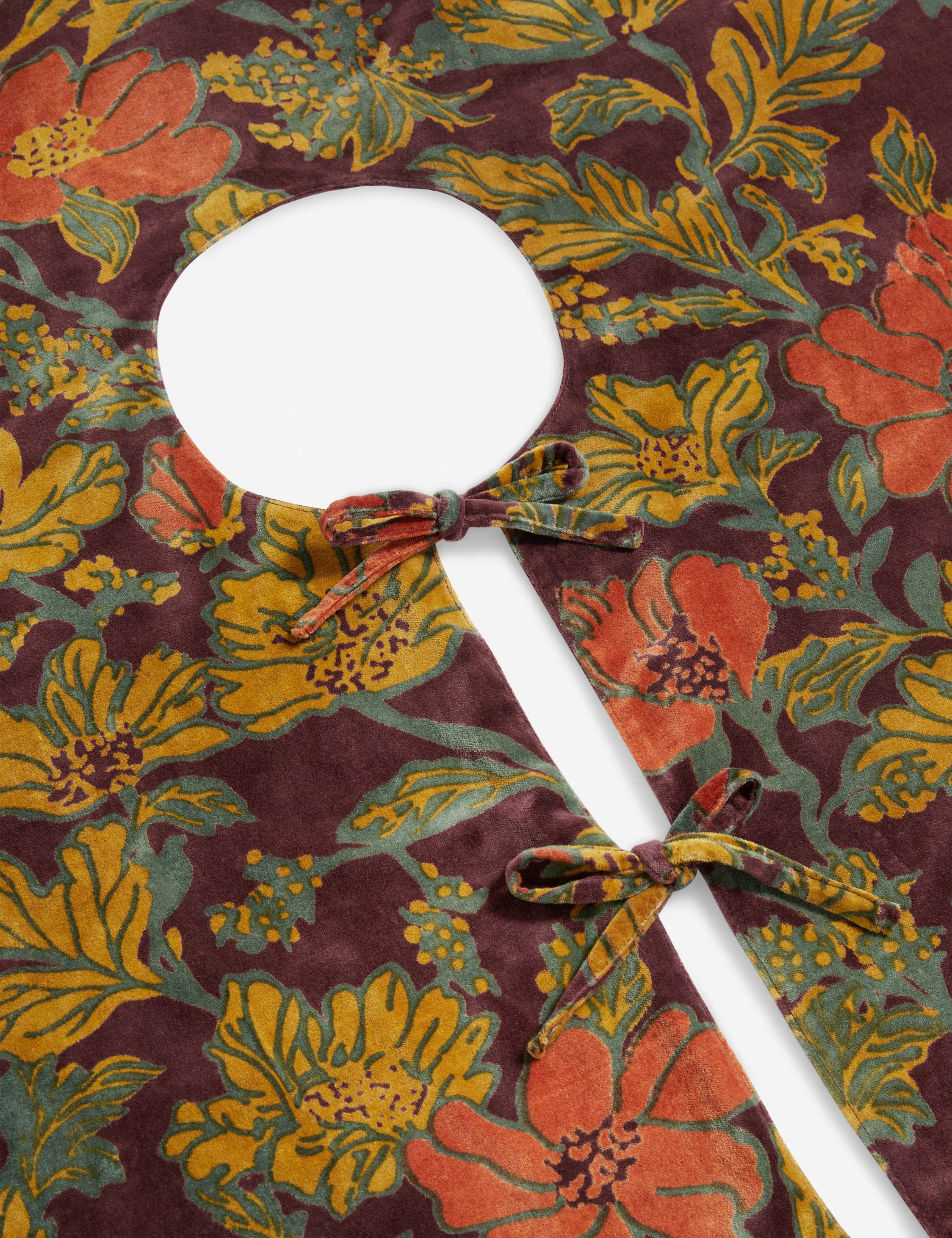 Lulu and Georgia Agnetha Velvet Tree Skirt – Boysenberry - view 3