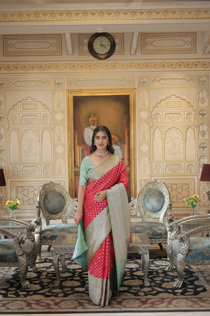 Clothsvilla Red Classic Kanjivaram Silk Saree with Zari Weaving