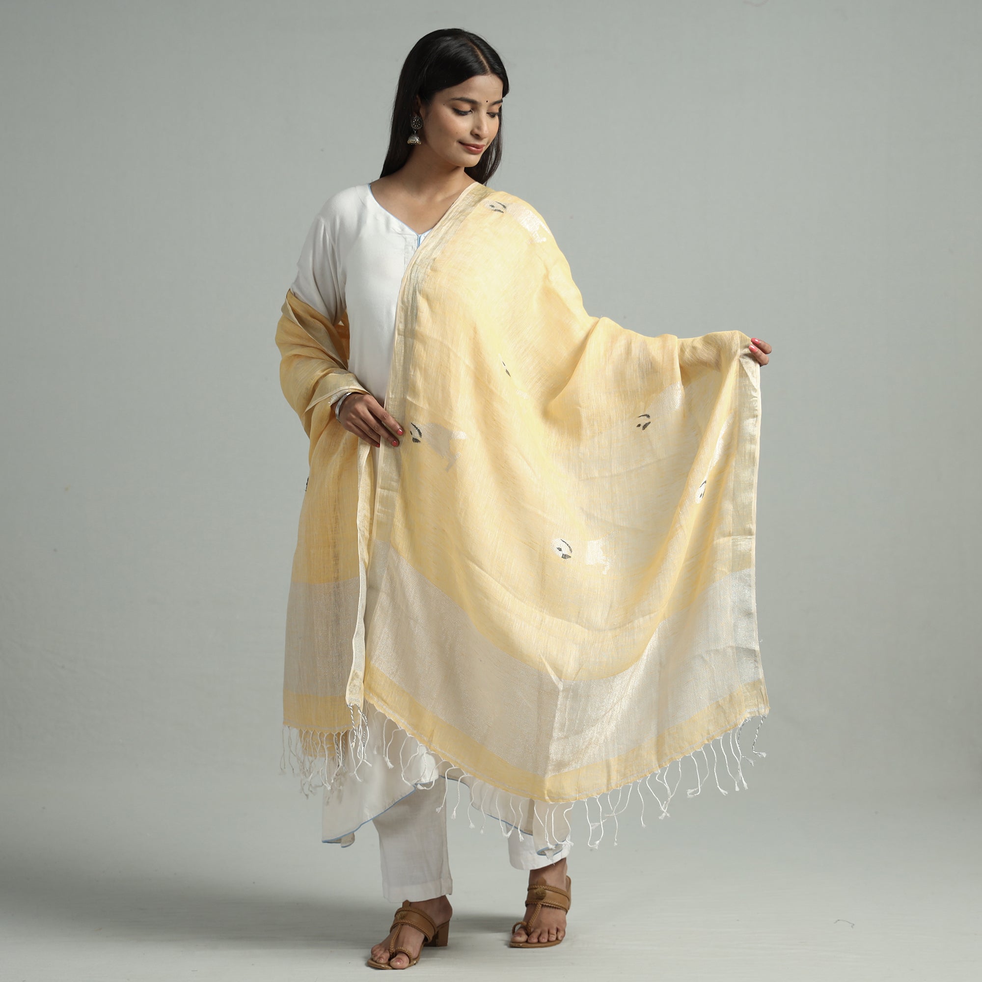 KHUSHBASH - HAPPY LOOM OF EAST Beige - Bengal Jamdani Handloom Linen Dupatta with Tassels 14