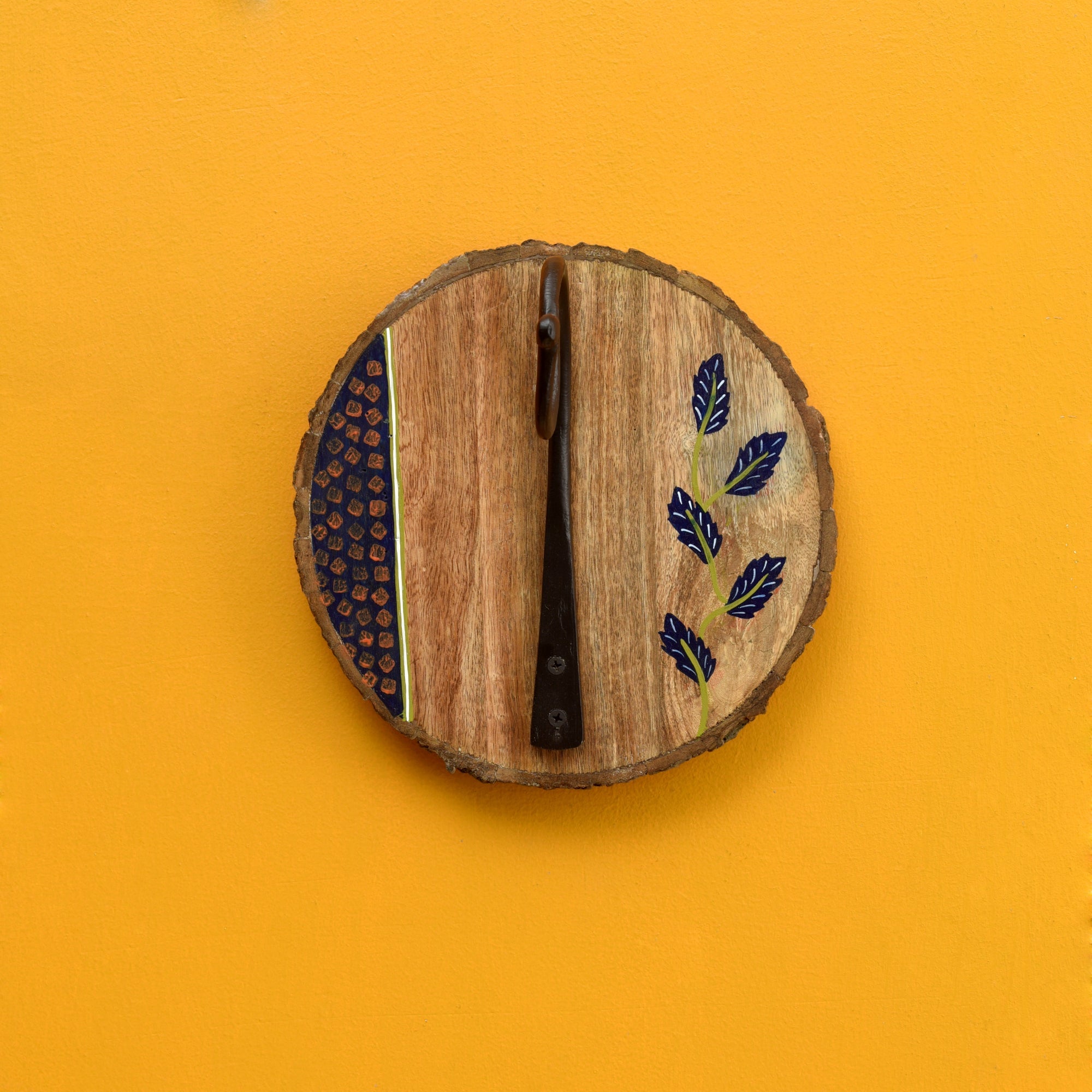 ART CREATIONS BY SUMAN SONTHALIA Autumn Leaf Wall Mounted Hanger in Mango Wood