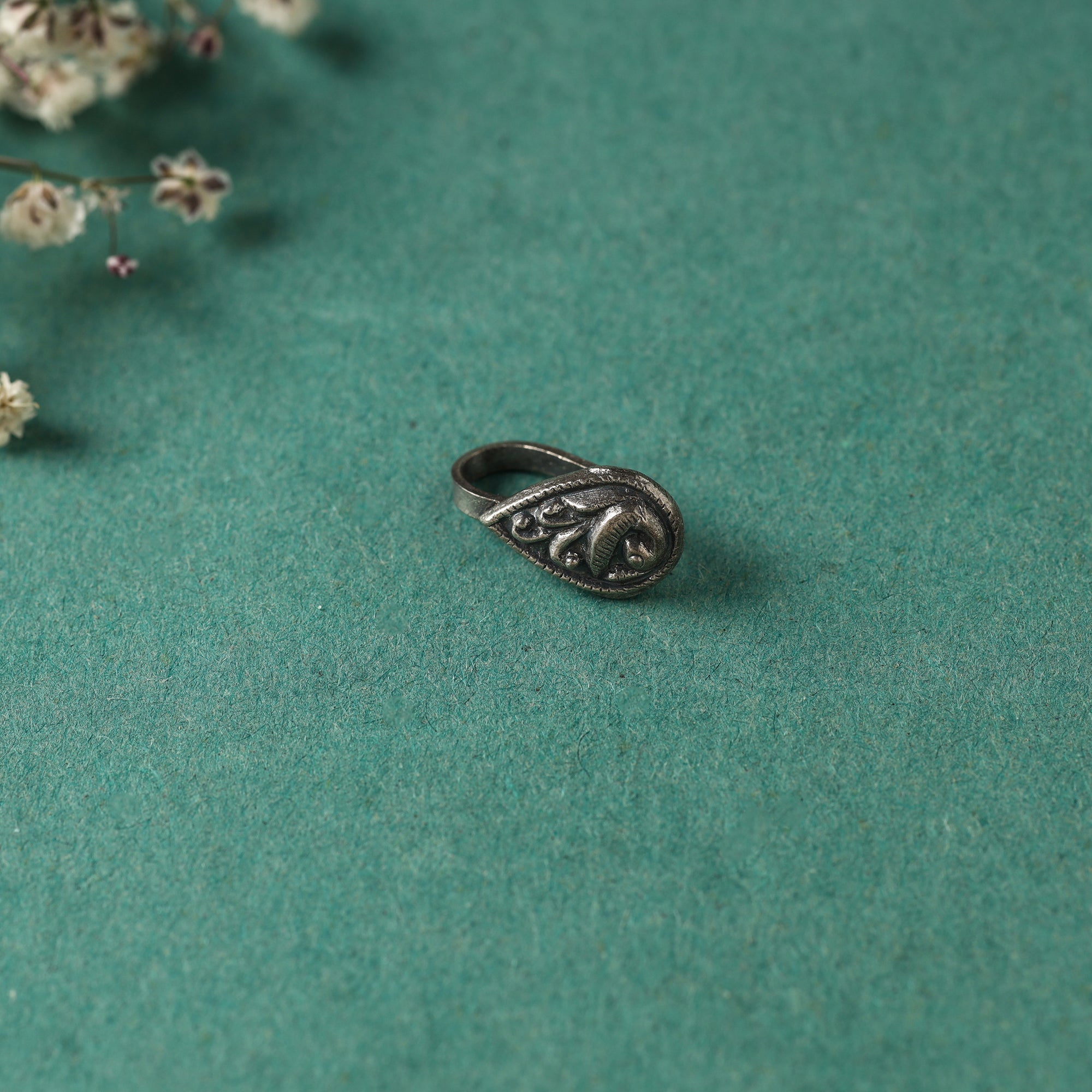 HAVELI CHRONICLES Antique Padma Sterling Silver Nosepin