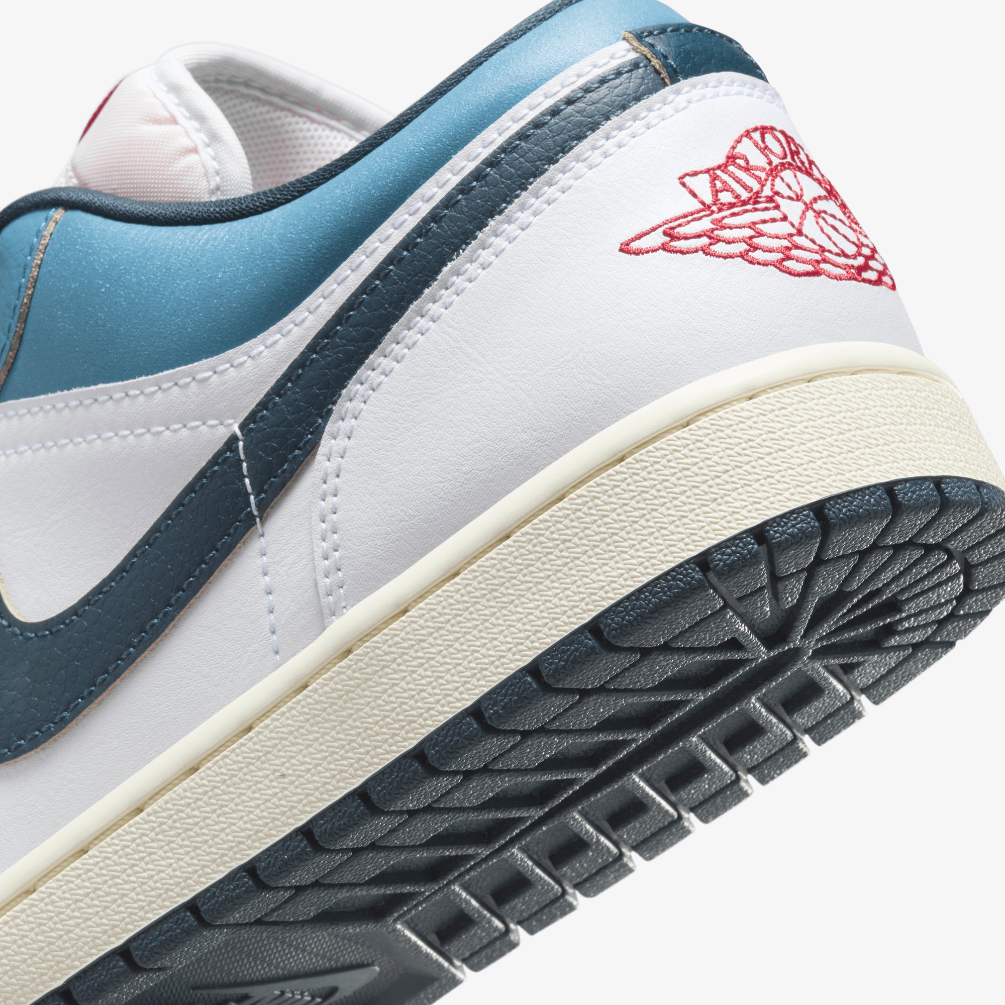 Jordan | Air Jordan 1 Low Se { White/armory Navy-aegean Storm - view 6