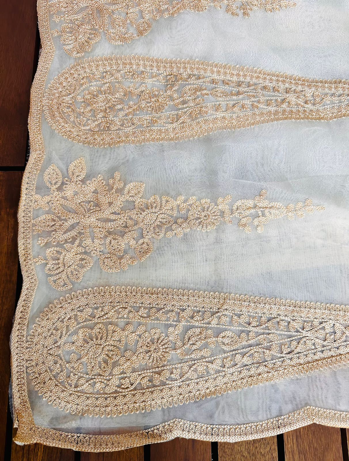 ClothsVilla Off White Semi-Pure Organza Saree with Exquisite Lucknowi Work & Matching Blouse - view 8