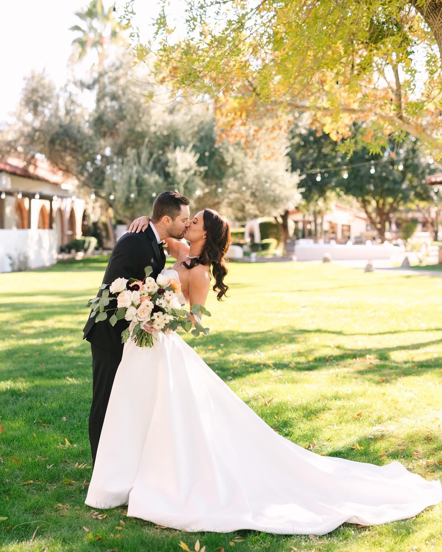fiftyflowers.com Elegant Ivory and Peach Arizona Wedding