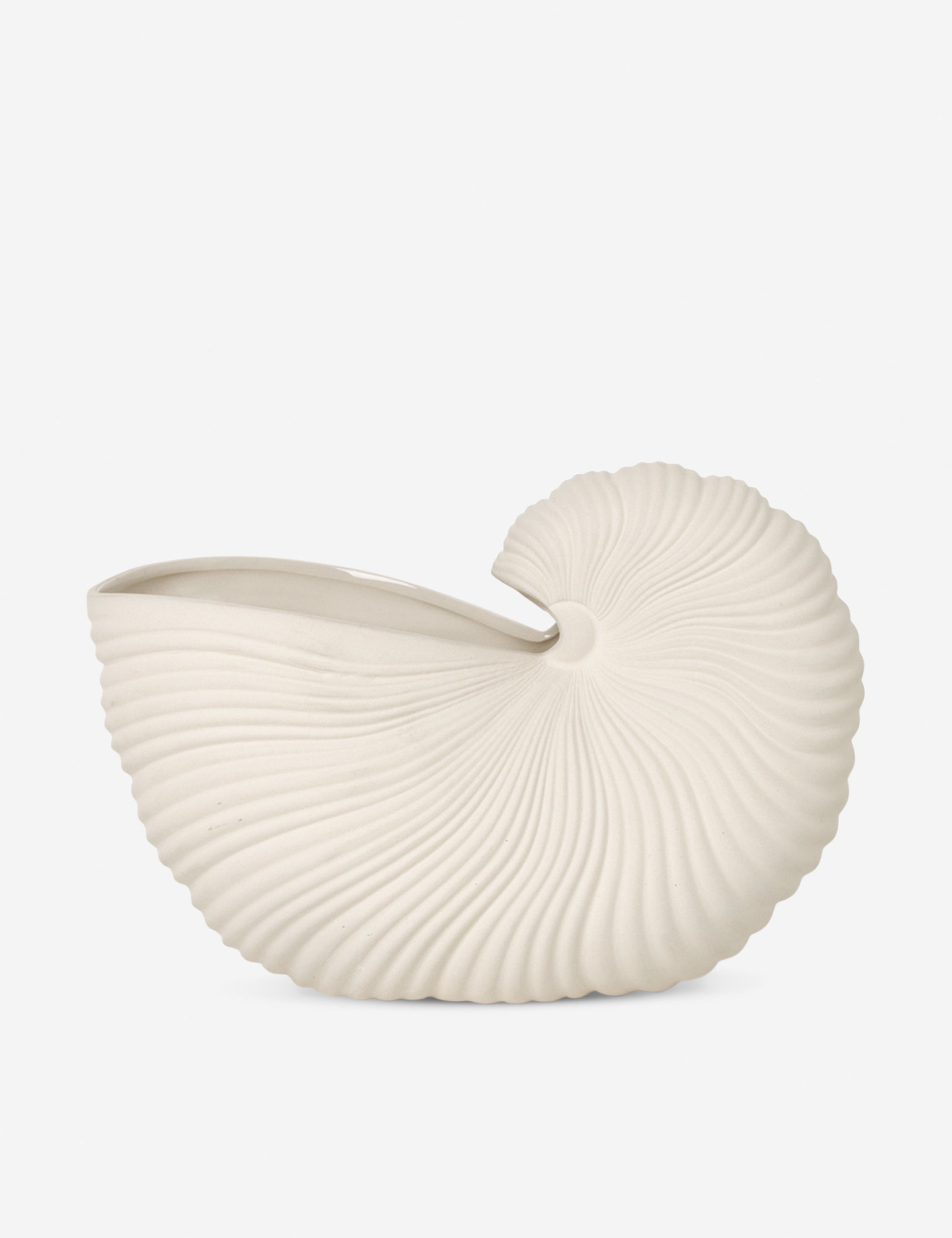 Lulu and Georgia Shell Pot by Ferm Living – Off-White