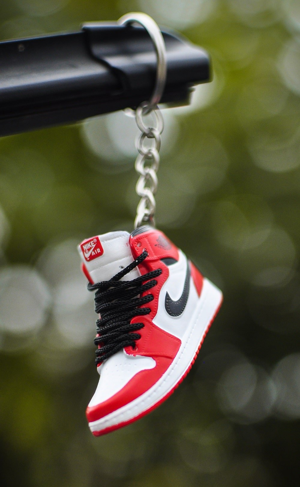 Kicks Machine 3D Sneaker Keychain AJ1 Chicago - view 2