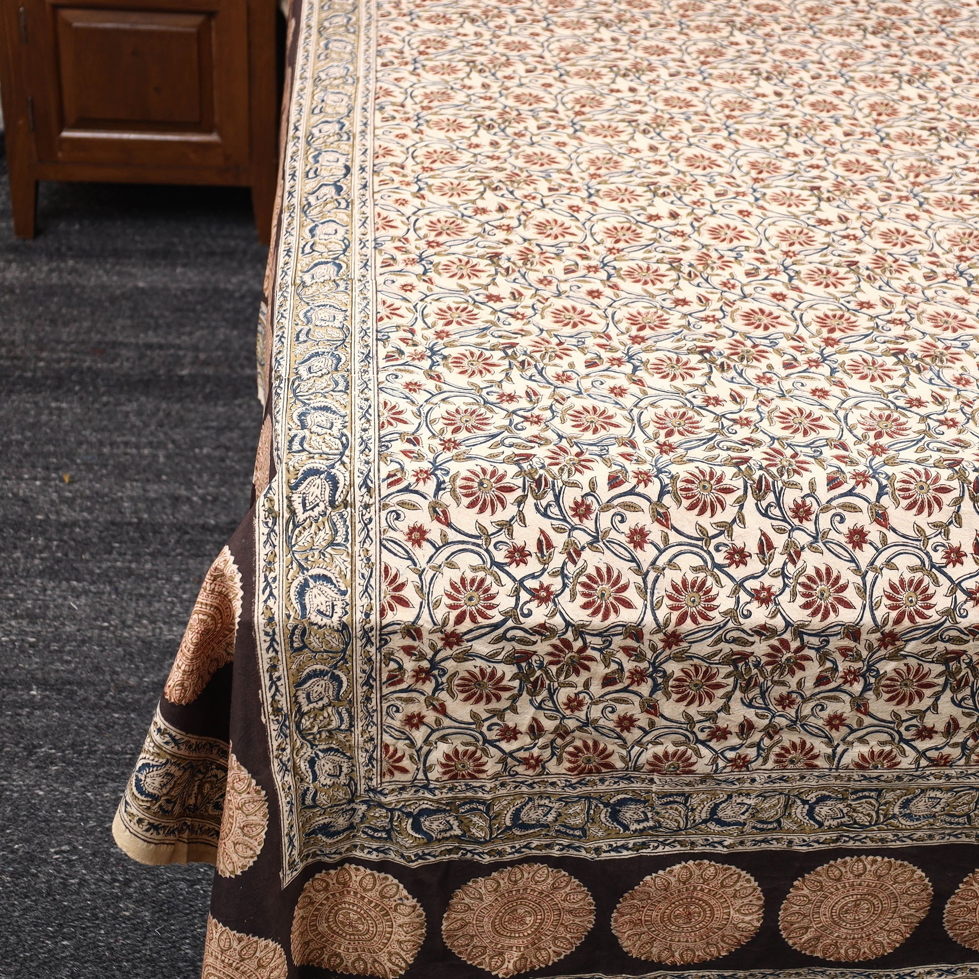 PITCHUKA SRINIVAS KALAMKARI PEDANA Beige - Pedana Kalamkari Block Printed Cotton Double Bed Cover (111 x 91 in) 05 - view 2