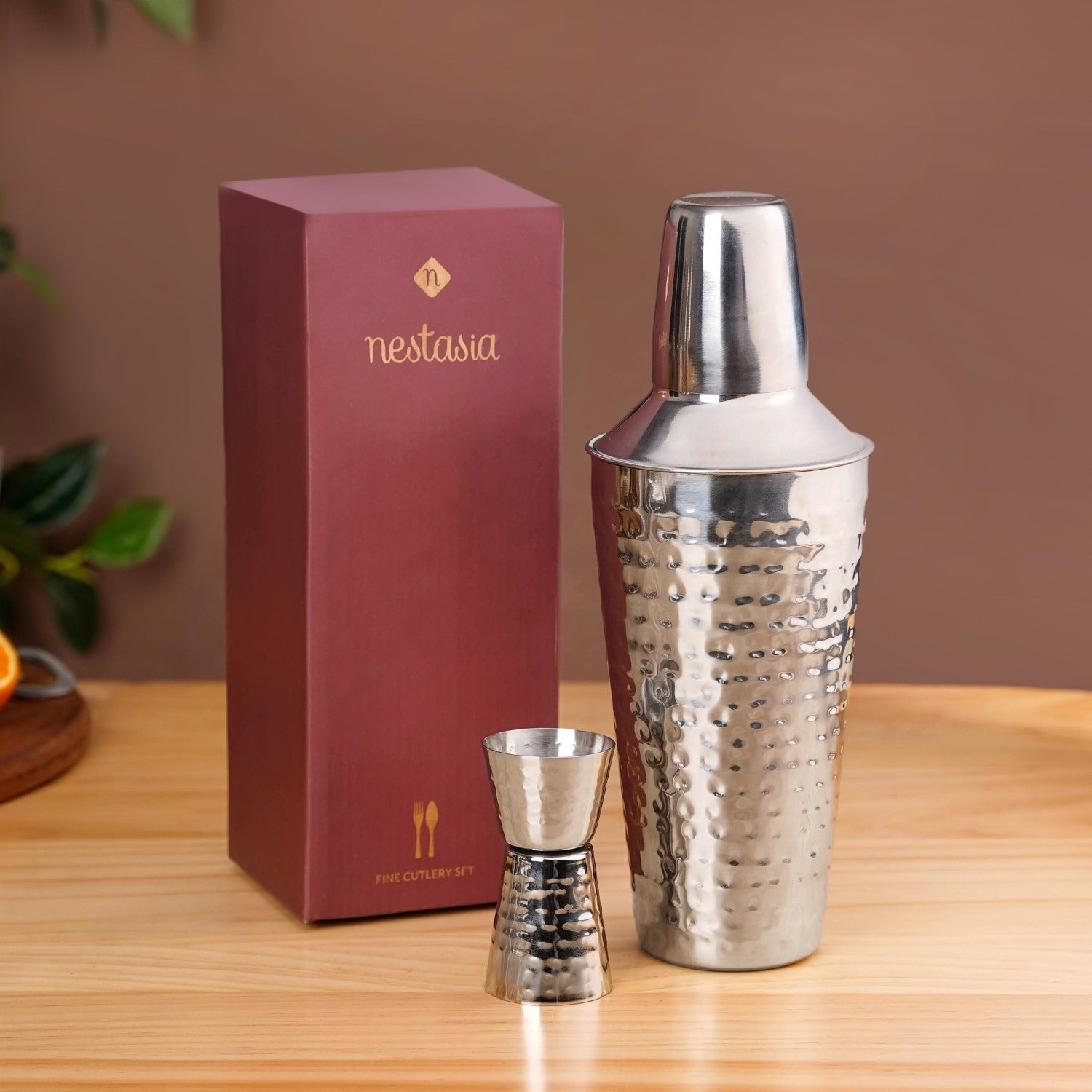 Nestasia Sleek Modern Cocktail Shaker And Peg Measurer Set