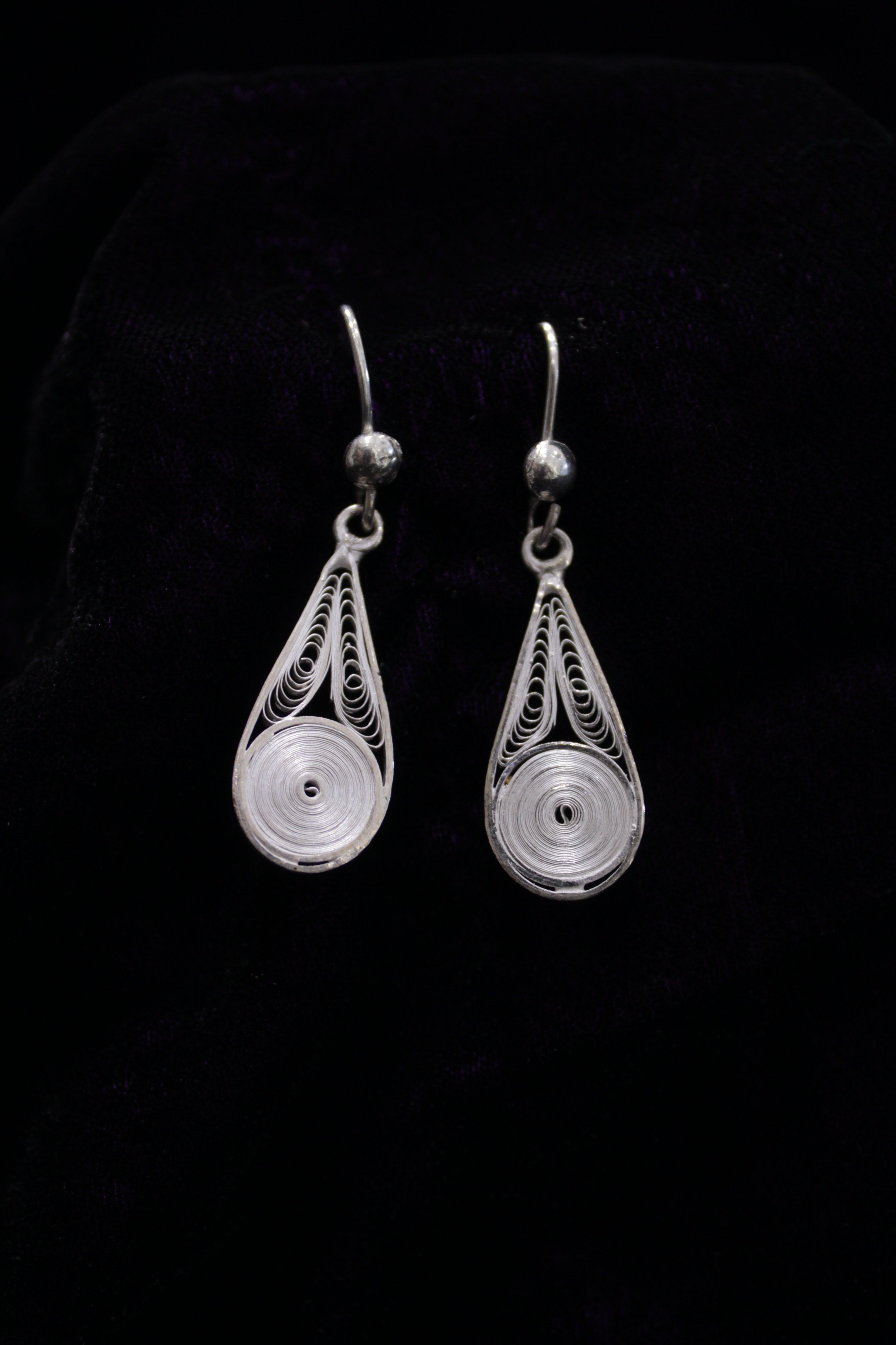 Indianvillez Silver Filigree Droplet Earring - view 2