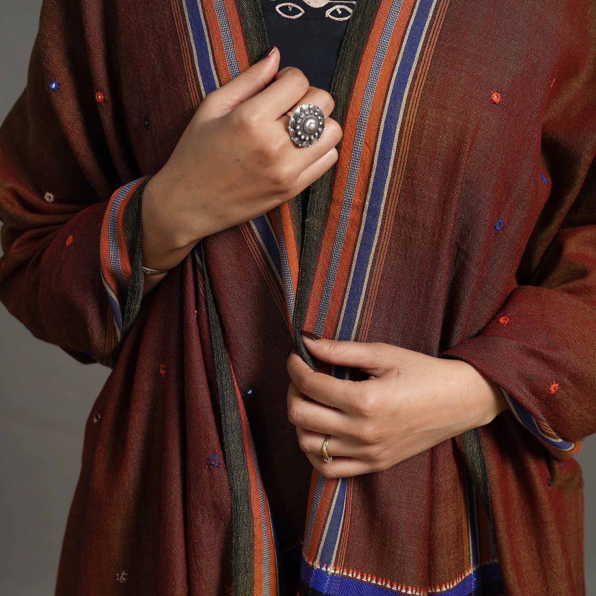 VANKAR BHIMJI KANJI Brown - Kutch Embroidery Mirror Work Handwoven Woolen Shawl 05 - view 3