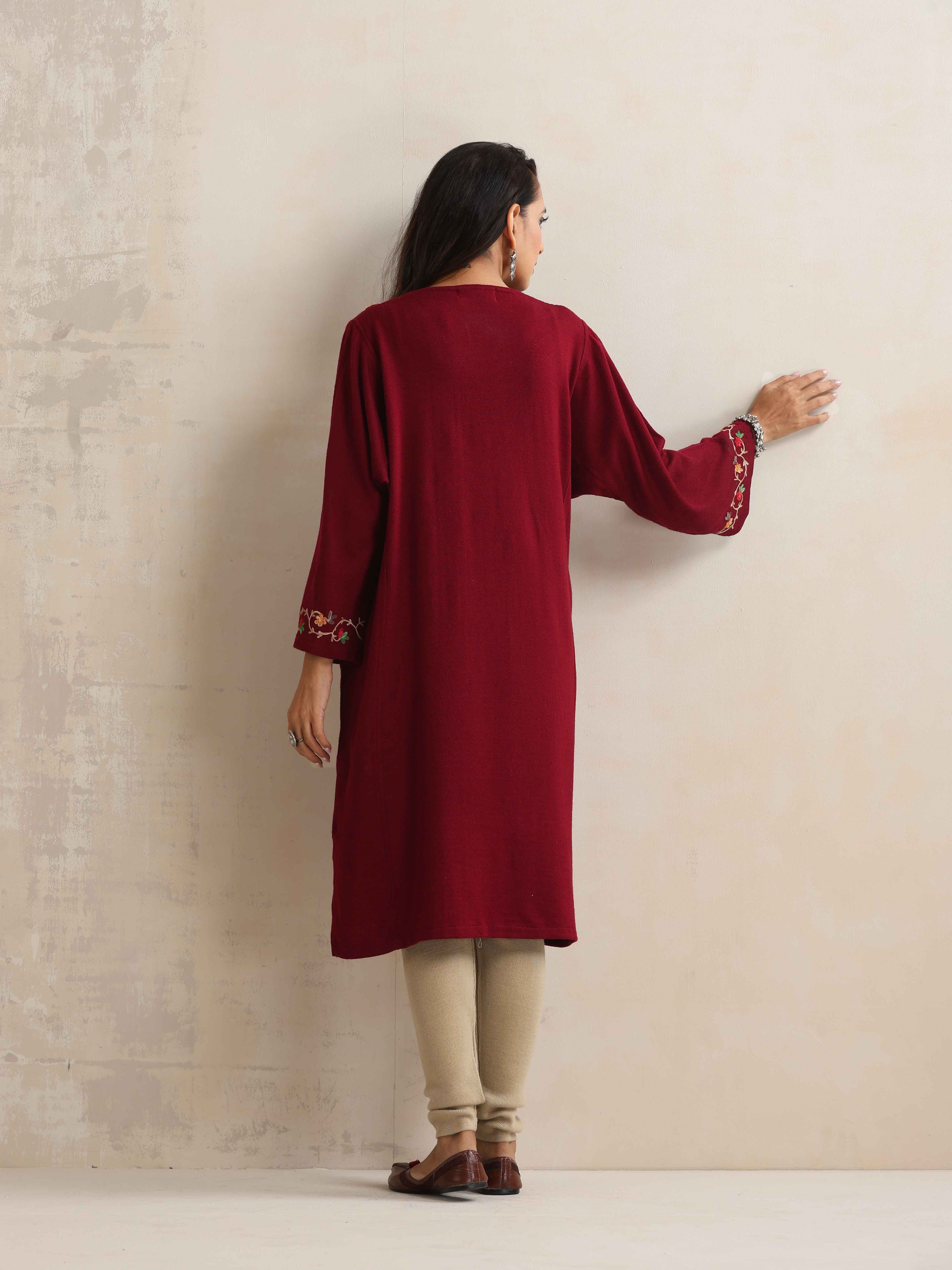 trueBrowns Maroon Kashmiri Floral Embroidered Woollen Phiran Kurta - view 8