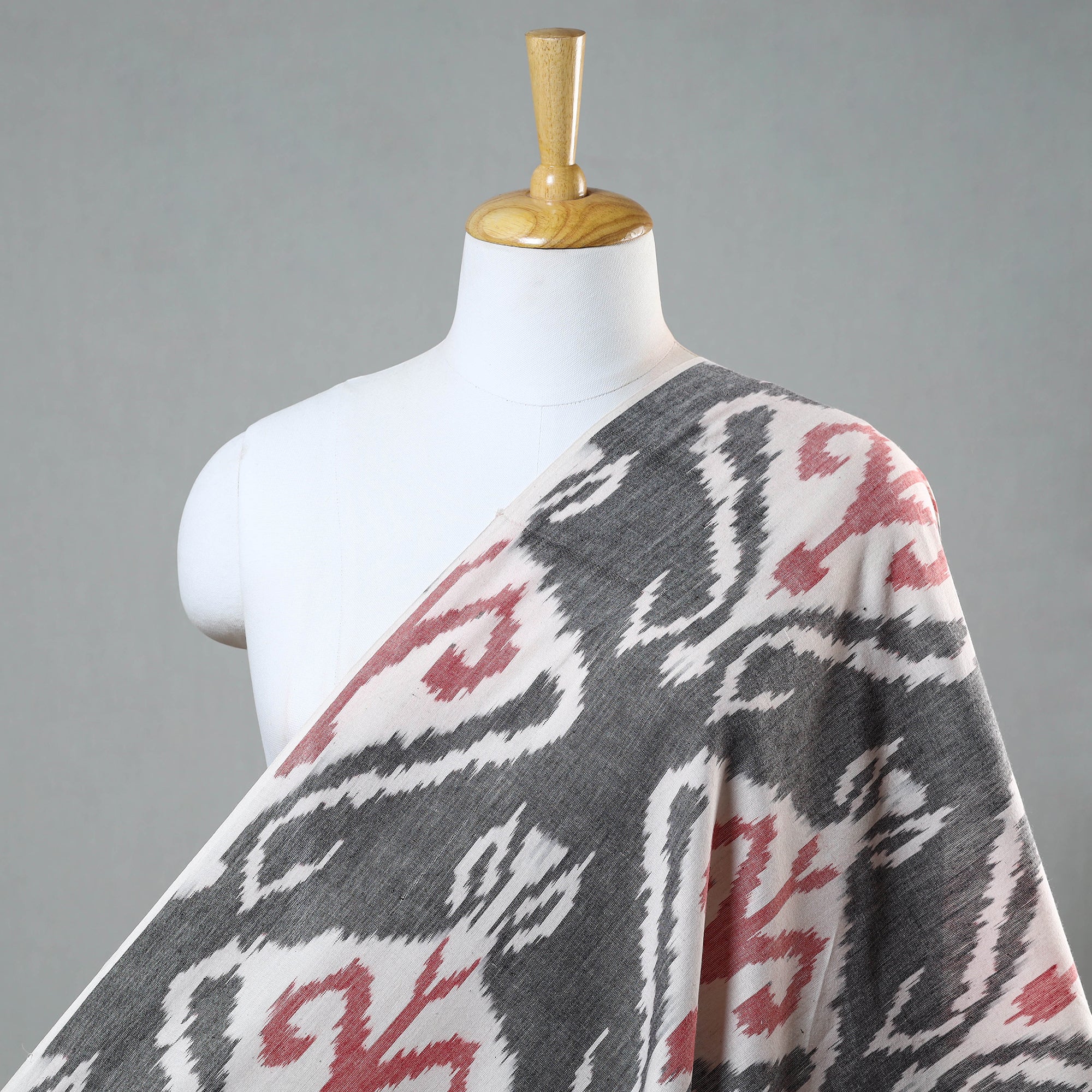 POCHAMPALLY IKAT WEAVES BY GOVARDHAN Grey - Handloom Cotton Central Asian Pochampally Ikat Fabric 05