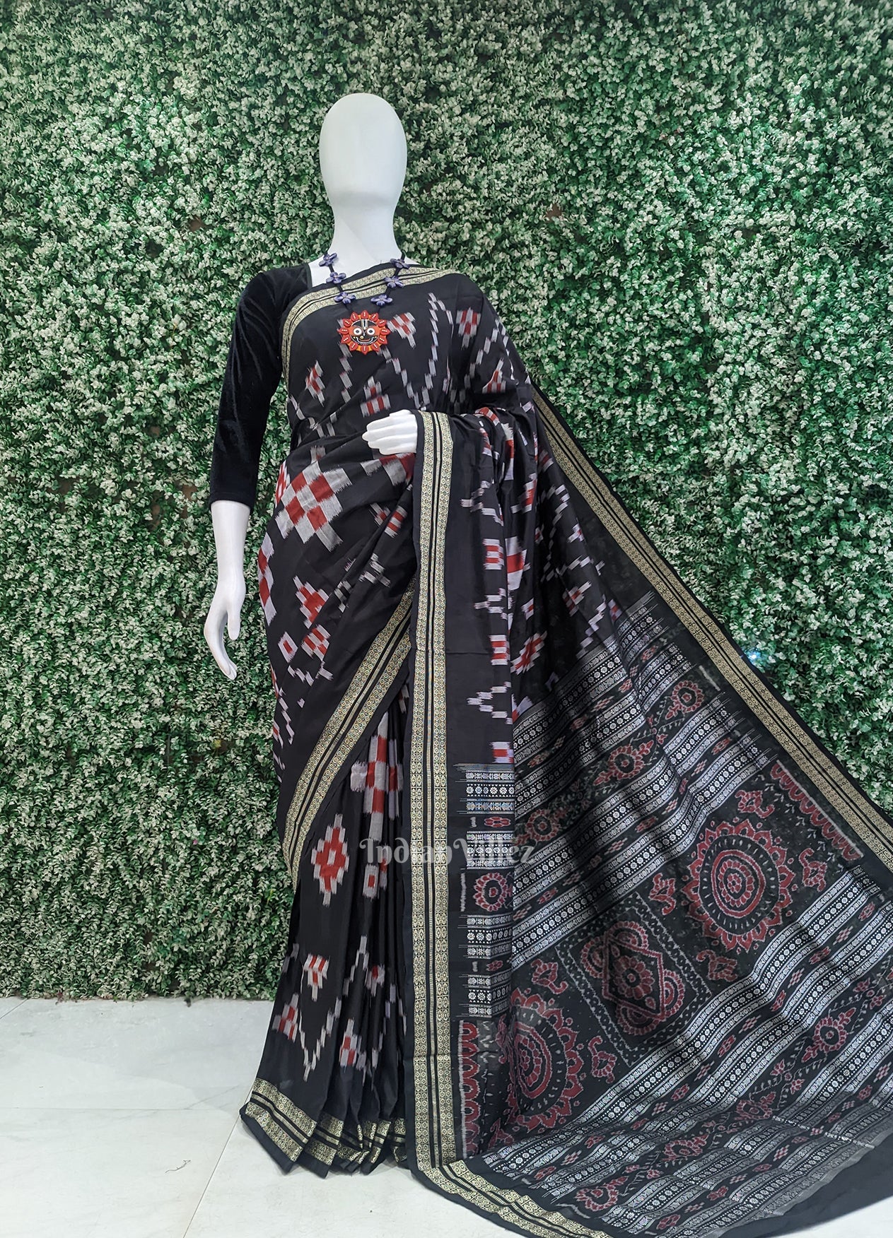 IndianVillèz Black Pasapali Odisha Ikat Sambalpuri Silk Saree