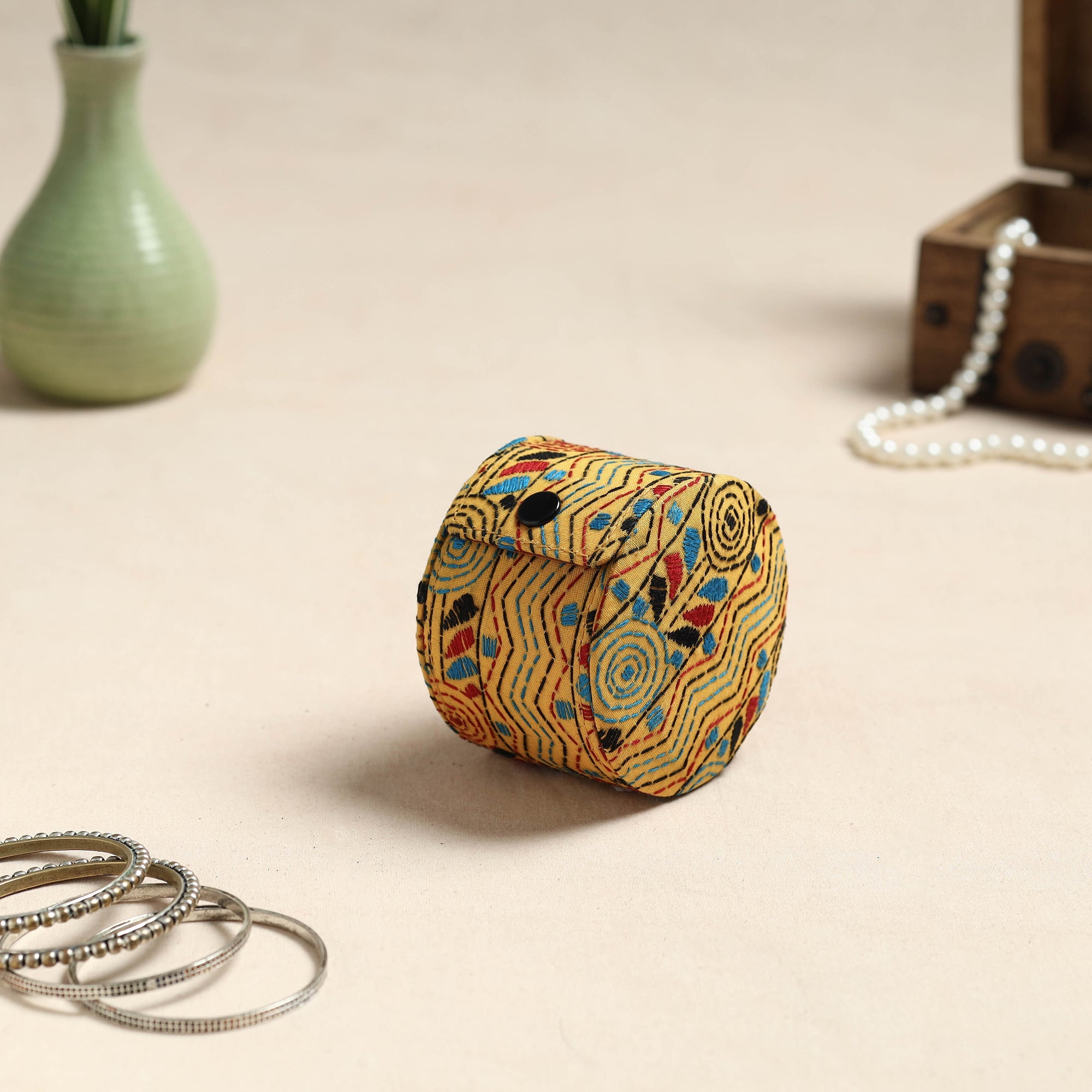 ASALKAAR Bengal Kantha Work Handcrafted Bangle Box (Small) - view 2