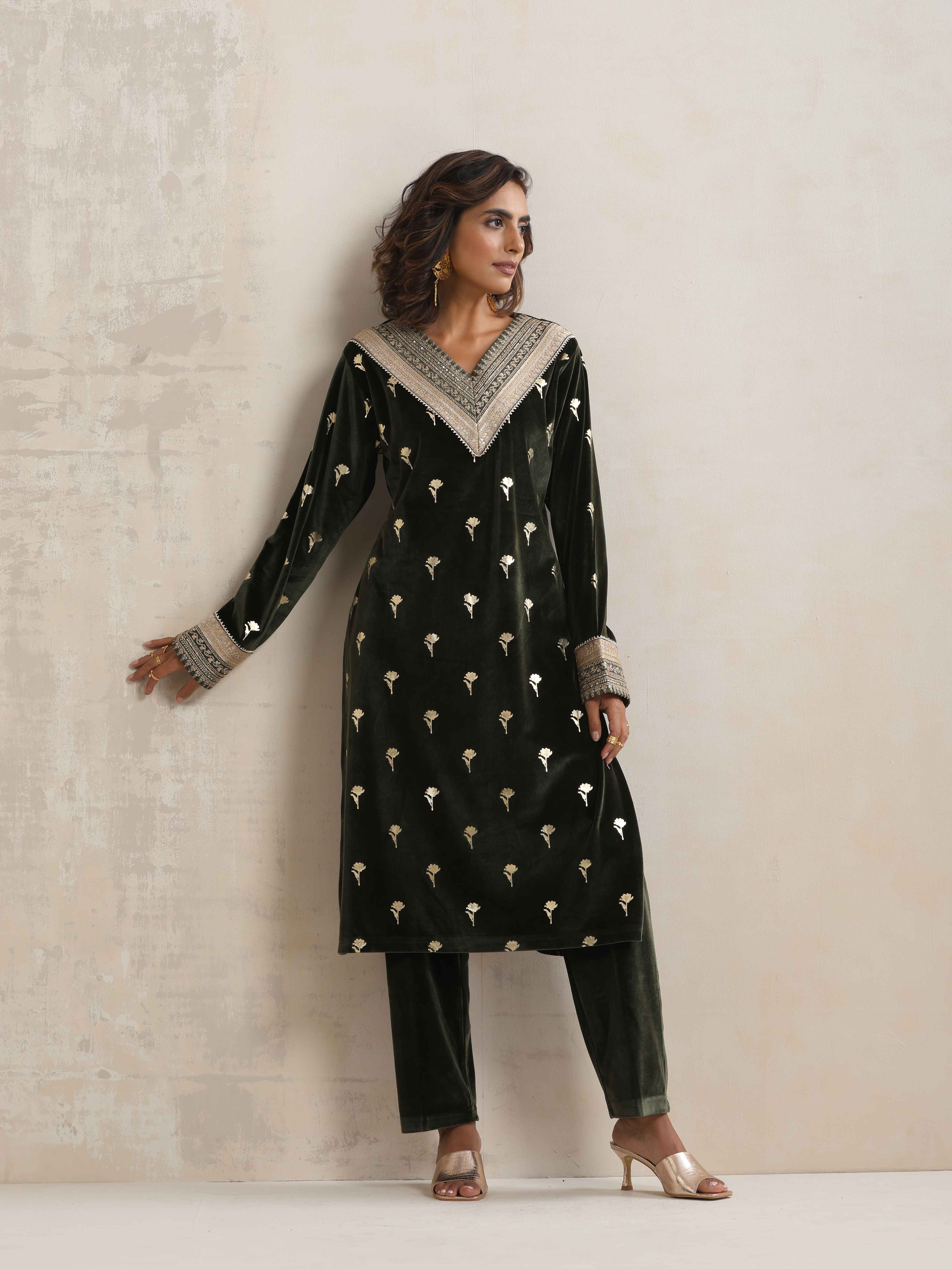trueBrowns Green Velvet Floral Embroidered Kurta Pant Dupatta Set - view 5