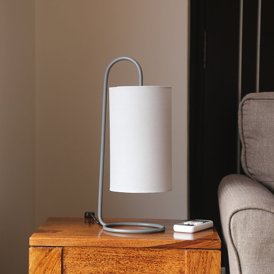 EXCLUSIVELANE 'White Coiled' Handcrafted Arched Table Lamp In Iron (17 Inch) - view 3