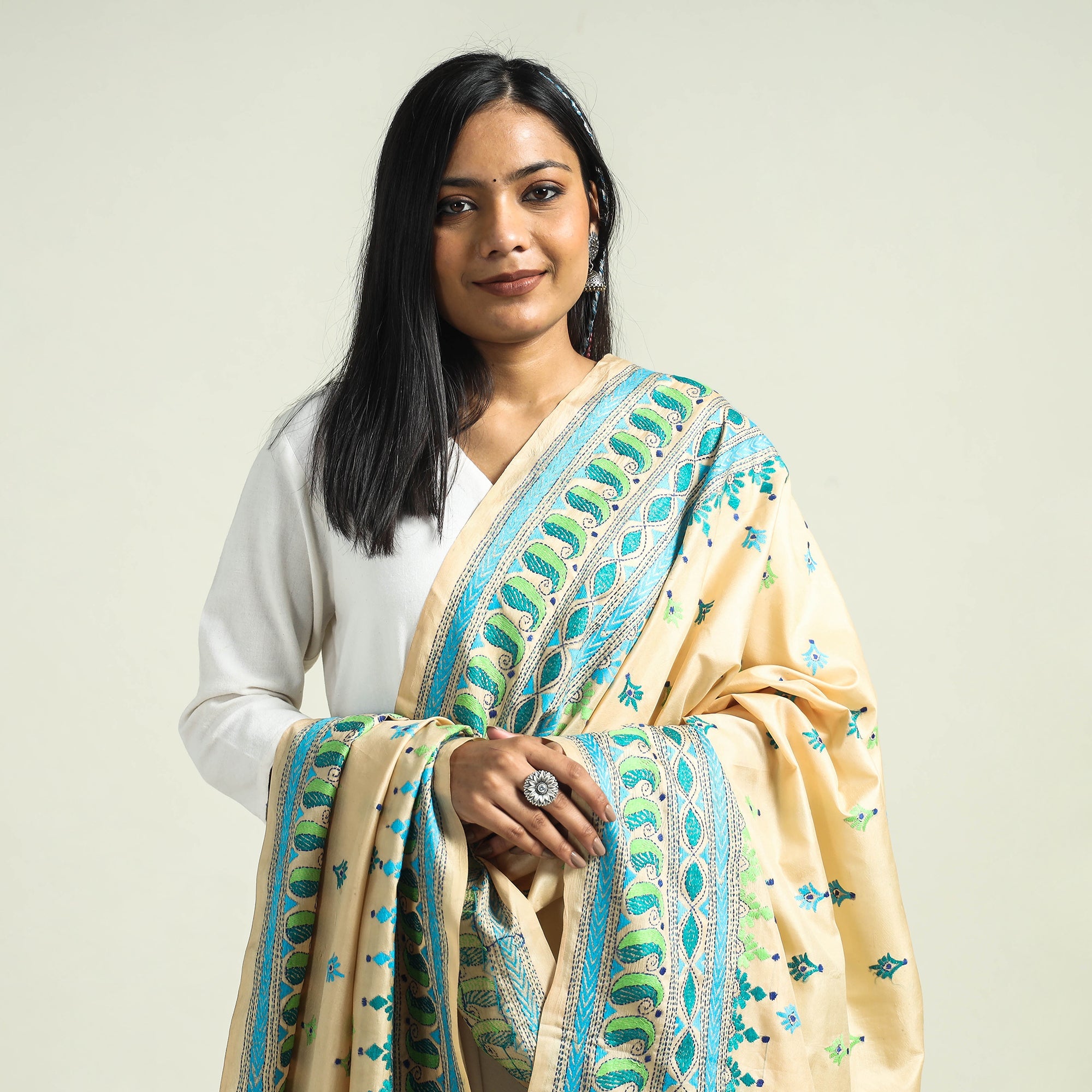 TAJKIRA BEGUM Beige - Authentic Bengal Kantha Hand Embroidery Bangalore Silk Dupatta