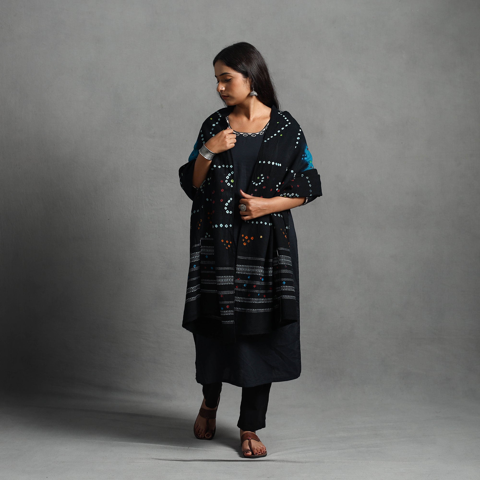 VANKAR BHIMJI KANJI Black - Kutch Mirror Work Handwoven Bandhani Bagida Woolen Shawl 08 - view 2