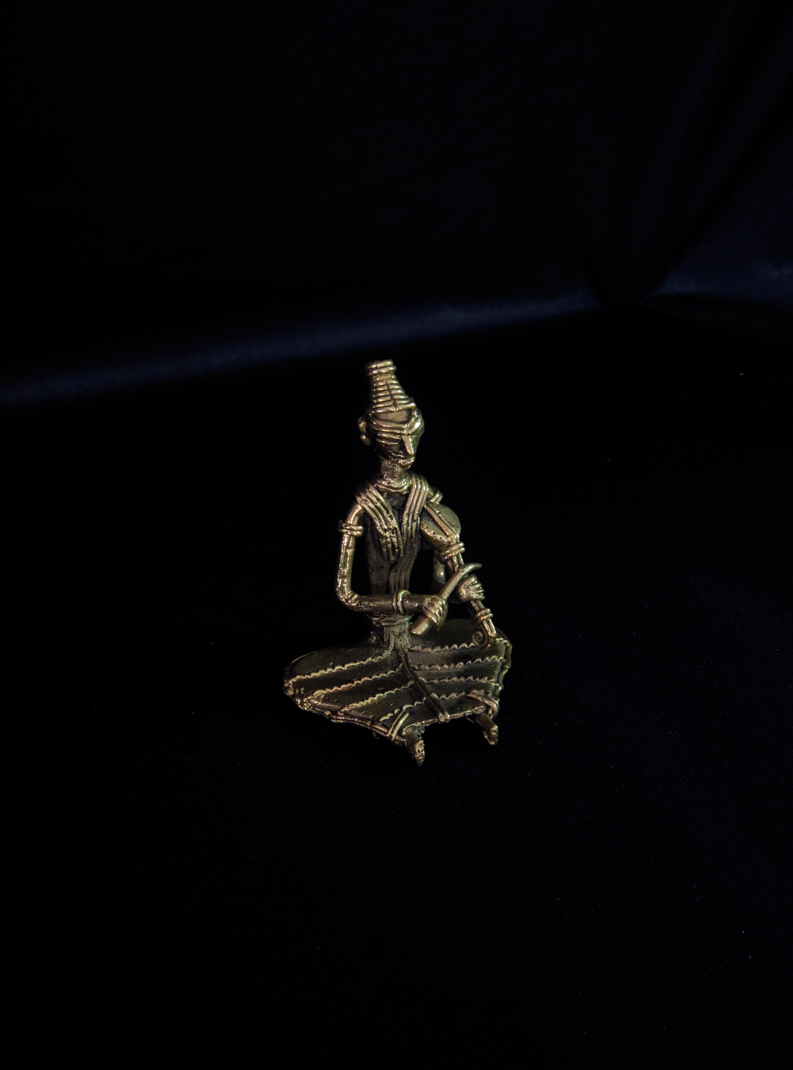 IndianVillèz Handmade Dhokra -Siting Musician with Kendra - view 2