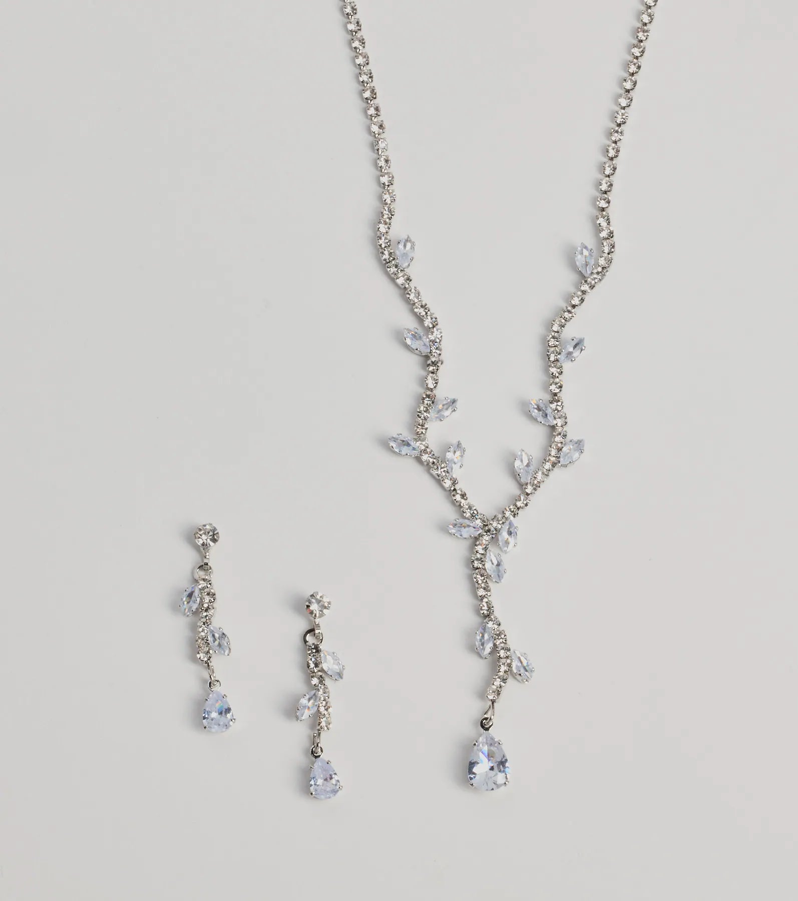 Windsor Chic Leaf-Shaped Rhinestone Necklace And Earrings Set - view 2
