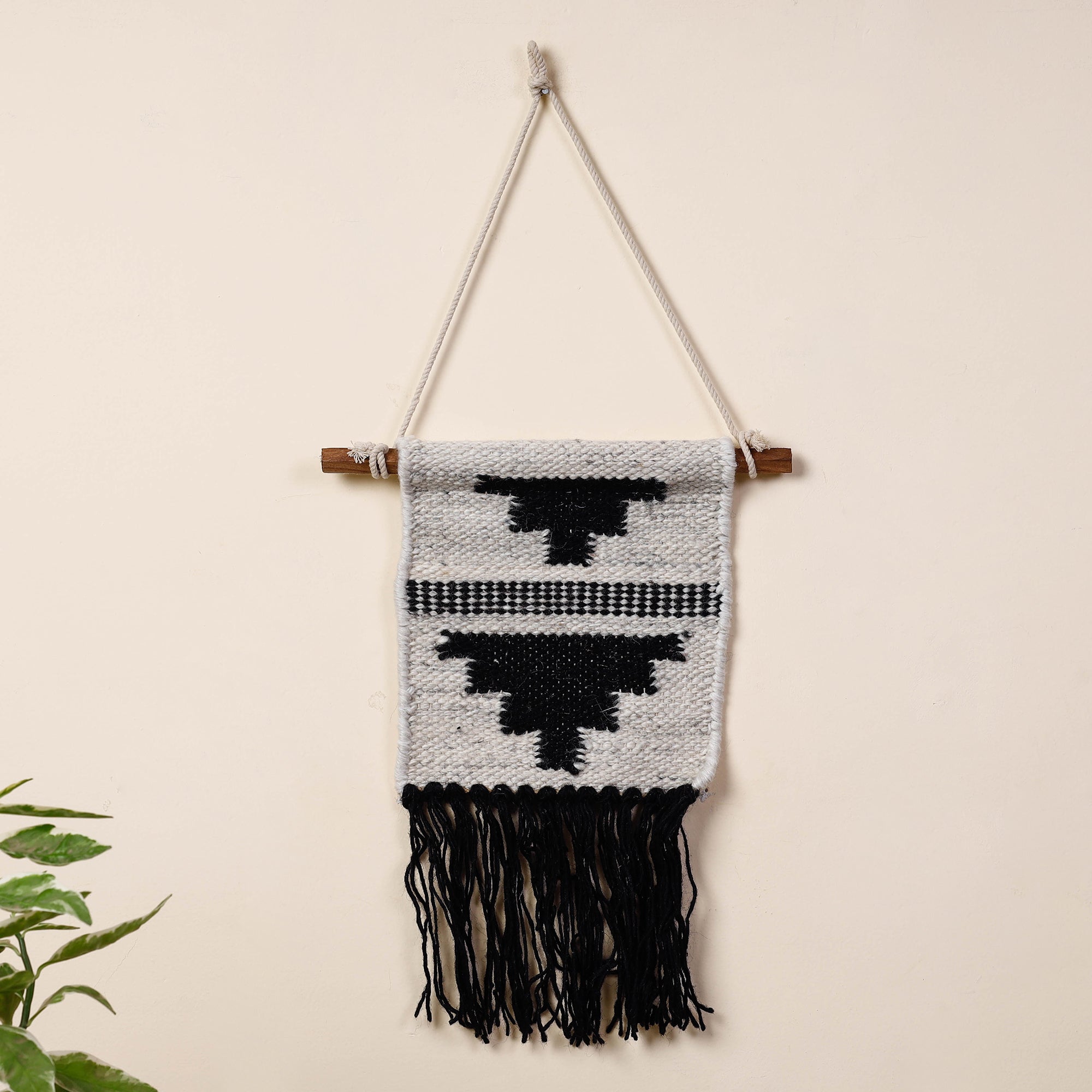 ITOKRI CRAFTS INITIATIVE Bhadohi Handwoven Wool Geometric Fringed Wall Hanging