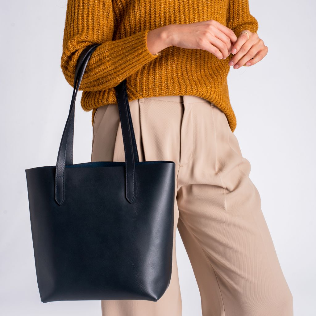 Thursday Boots - Women's Bags Everyday Tote | Navy (M) - view 7