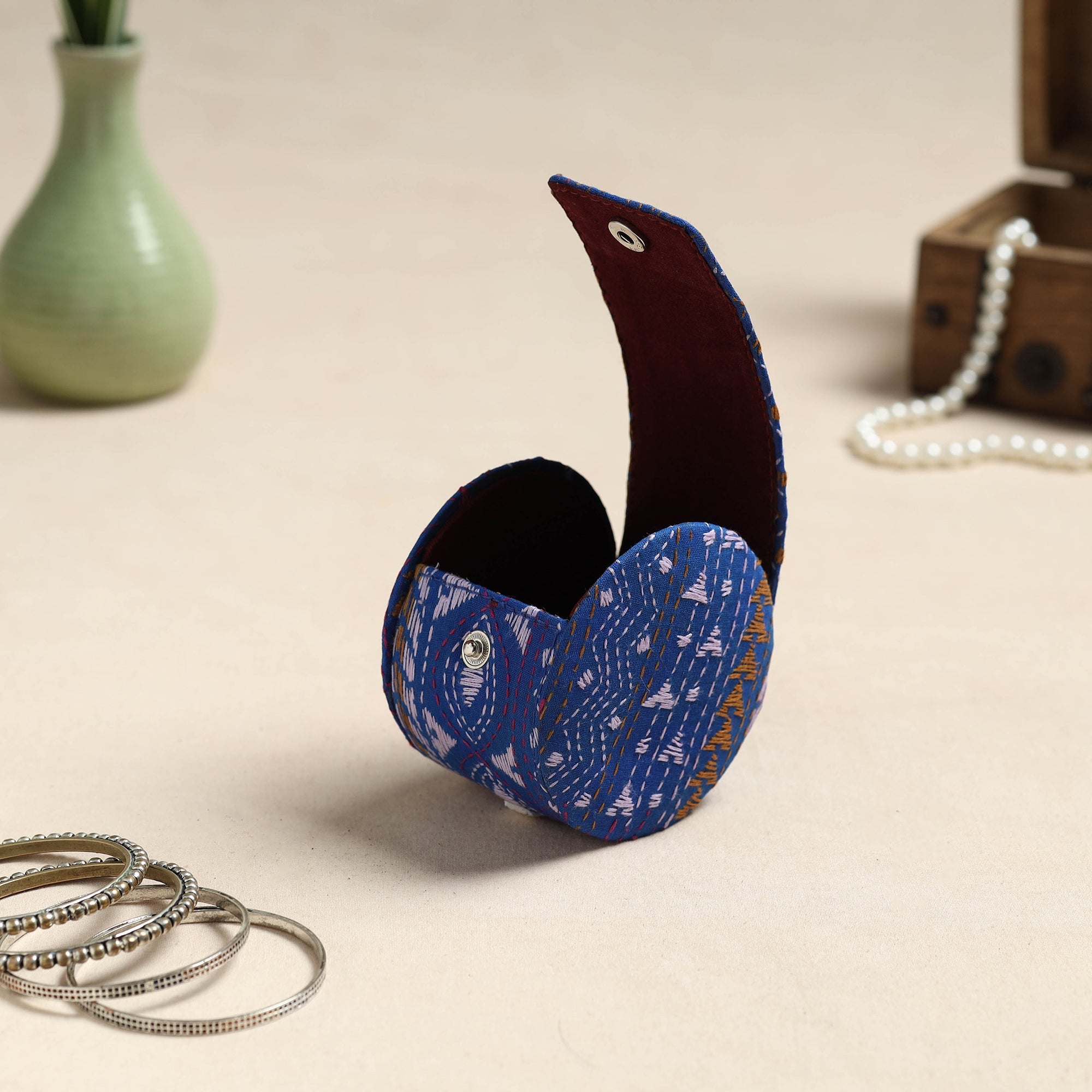 ASALKAAR Bengal Kantha Work Handcrafted Bangle Box (Small) - view 3