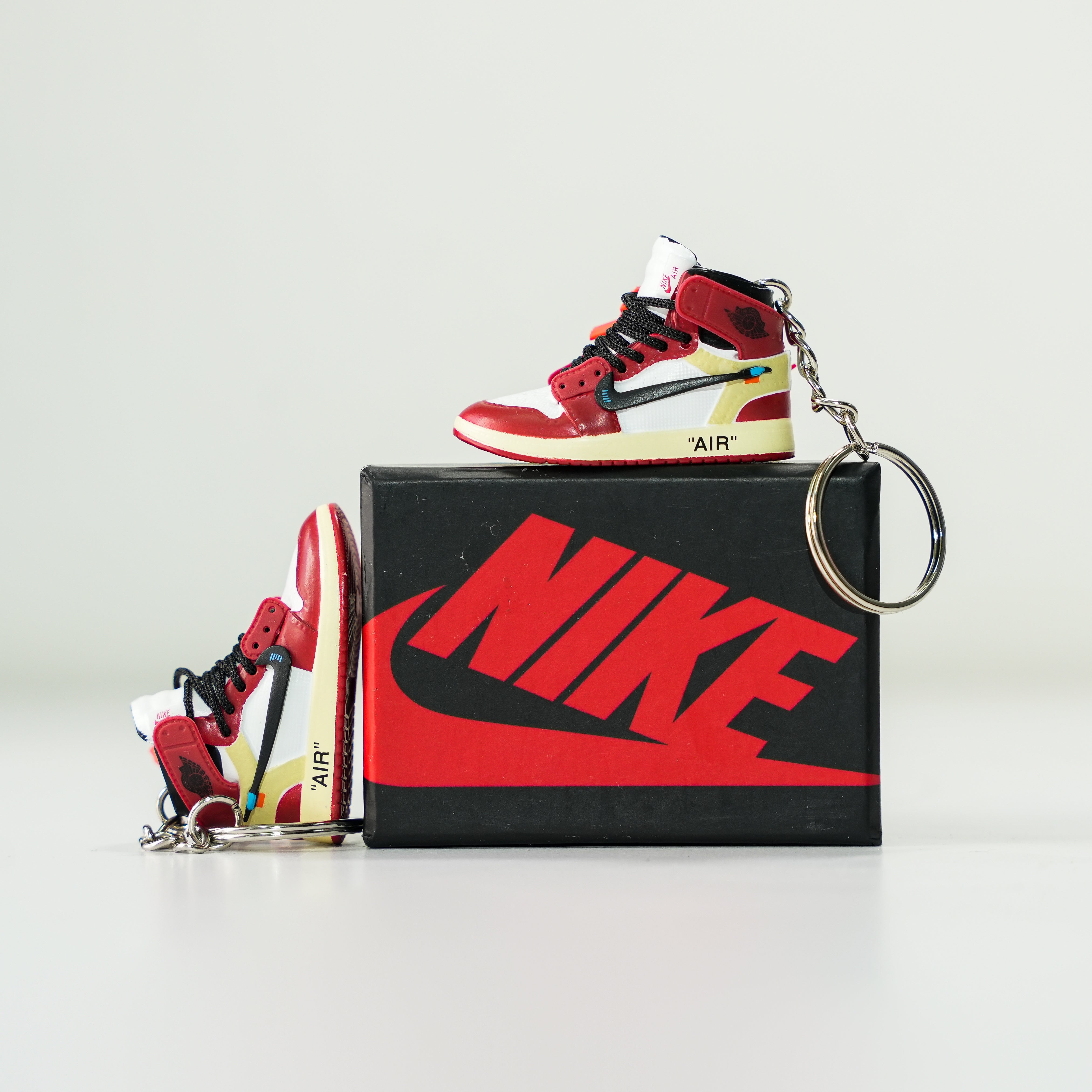 Kicks Machine 3D Sneaker Keychain With Box - AJ1 OFFWhte Chicago - view 3