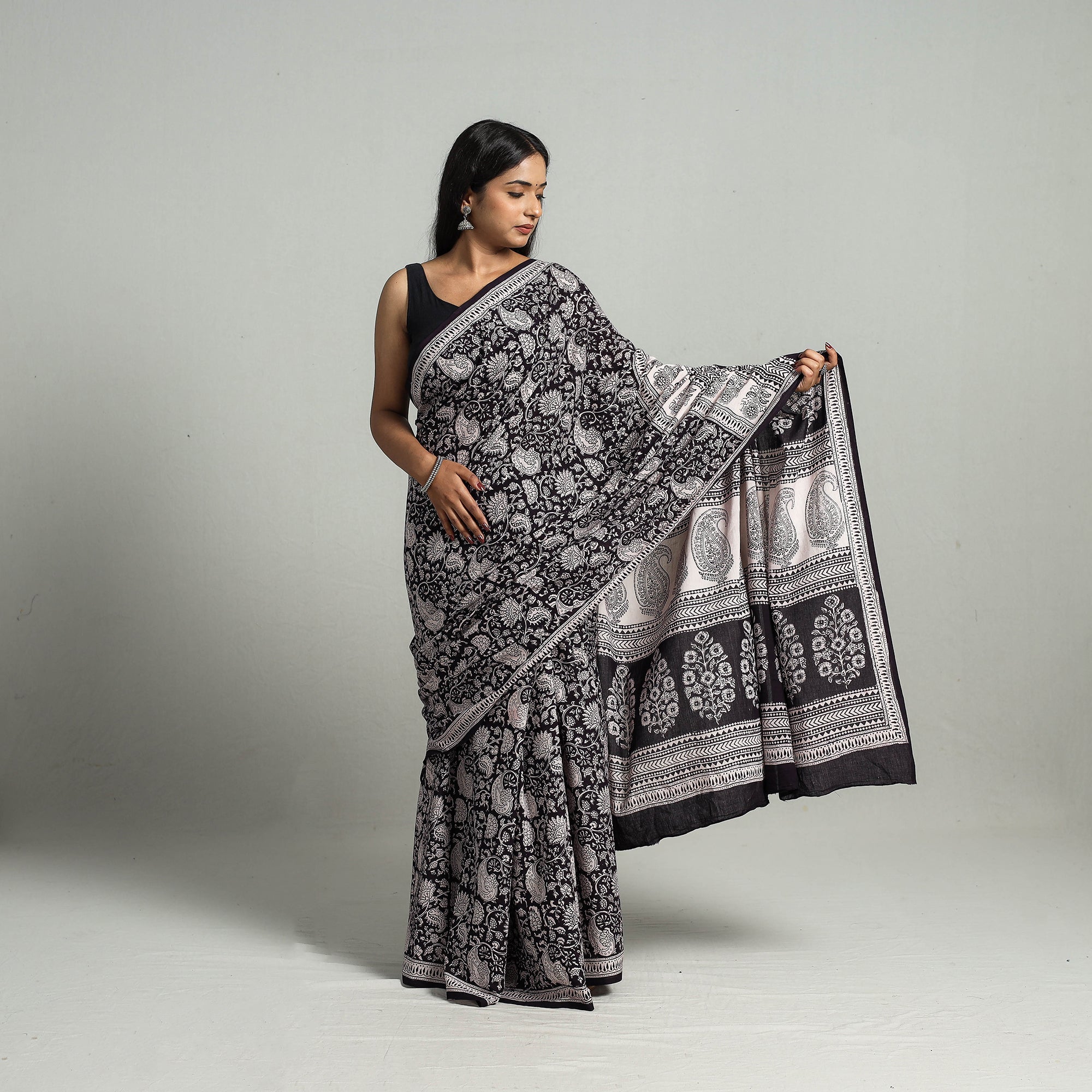 BAGH PRINTS BY MOHAMMED BILAL KHATRI Black - Natural Dyed Bagh Print Cotton Saree with Blouse Piece 24 - view 2