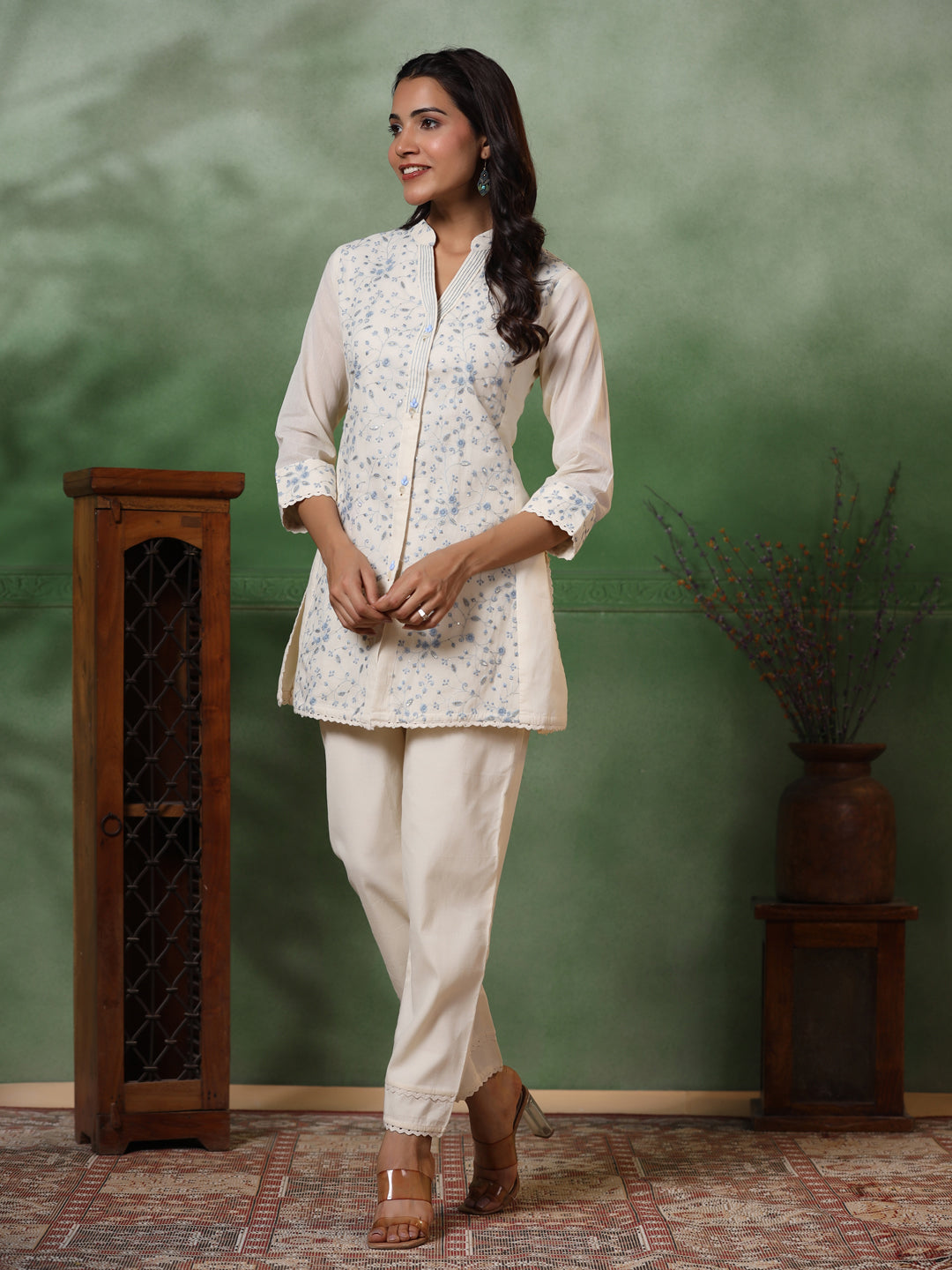 Fashor Floral Thread & Sequin Embroidered Straight Kurta with Pant - Off White - view 4