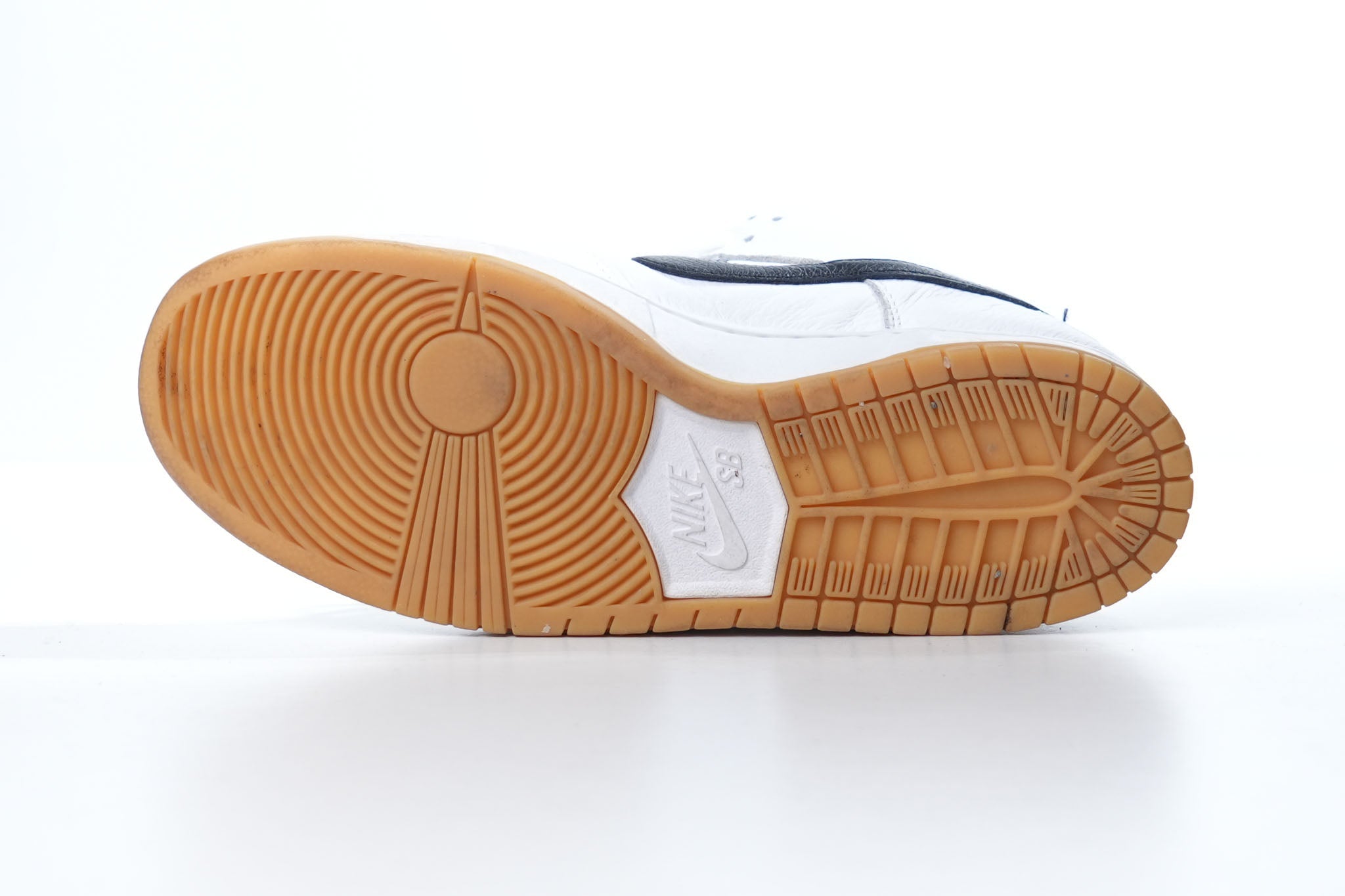 Nike SB Dunk Low 'White & Gum Light Brown' - view 3