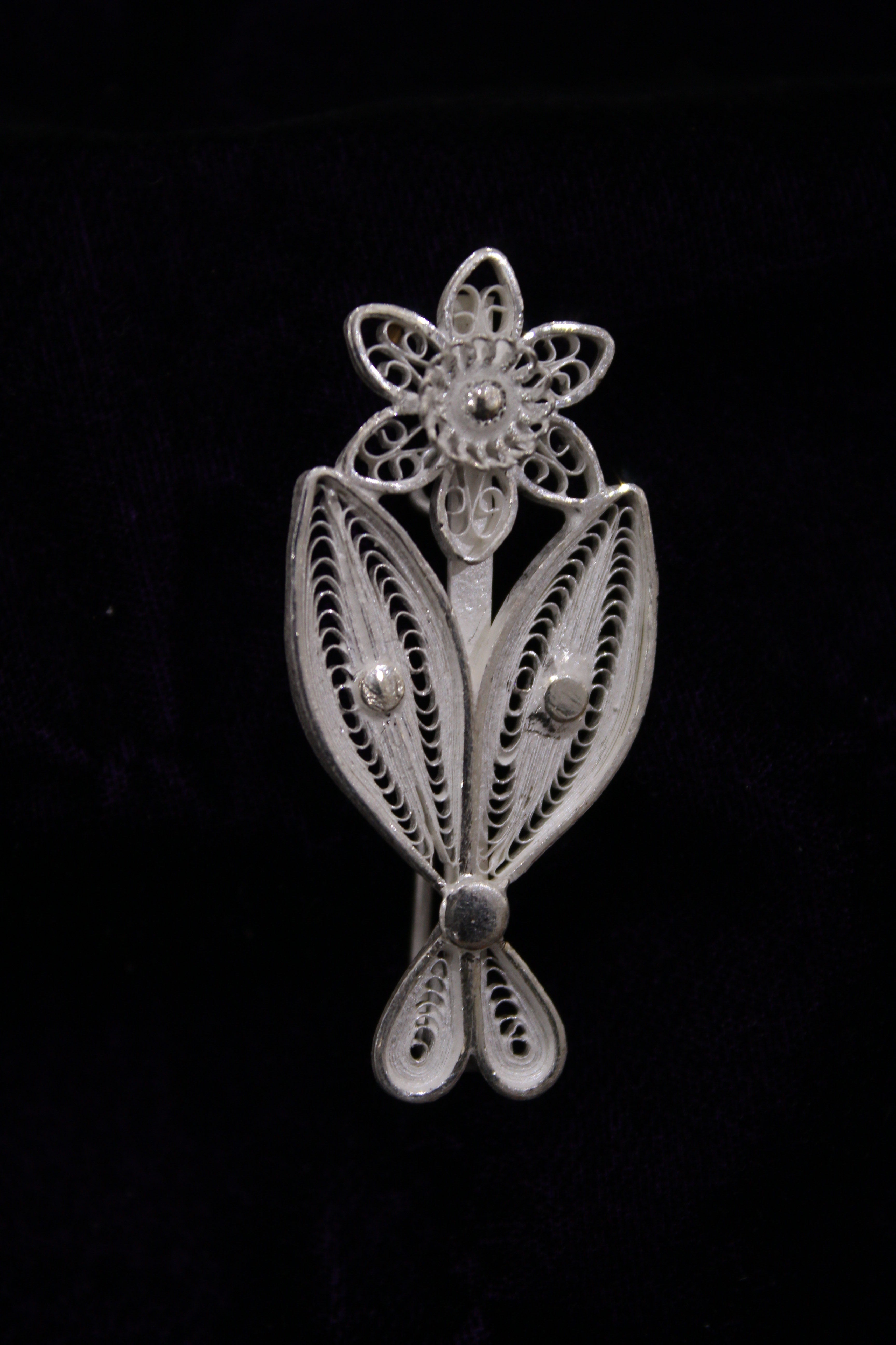 Indianvillez Fish Designer Silver Filigree Saree Pin - view 2