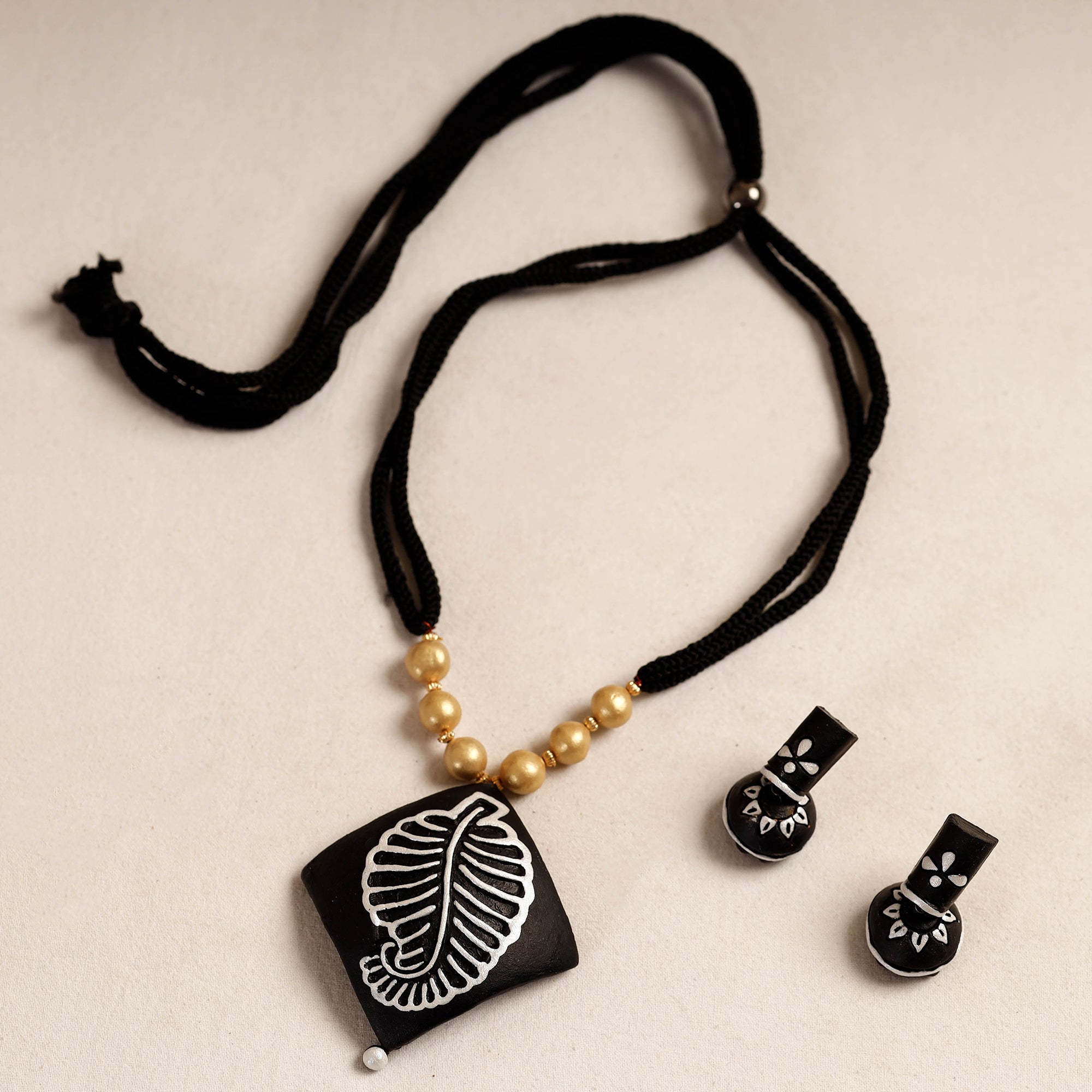 KHUSHBASH - HAPPY LOOM OF EAST Bishnupur Handpainted Terracotta Necklace Set - view 2