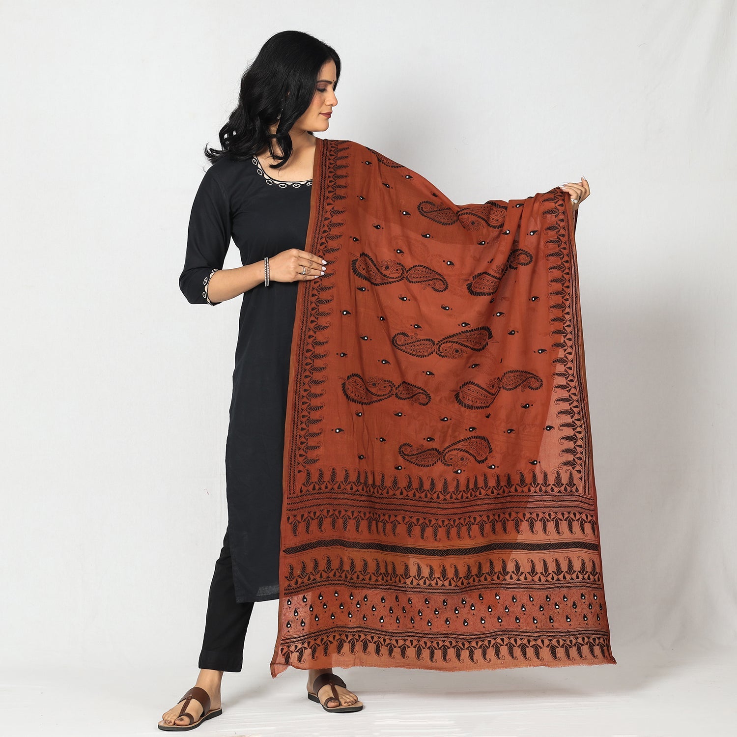 KHUSHBASH - HAPPY LOOM OF EAST Brown - Bengal Kantha Embroidery Cotton Handloom Dupatta
