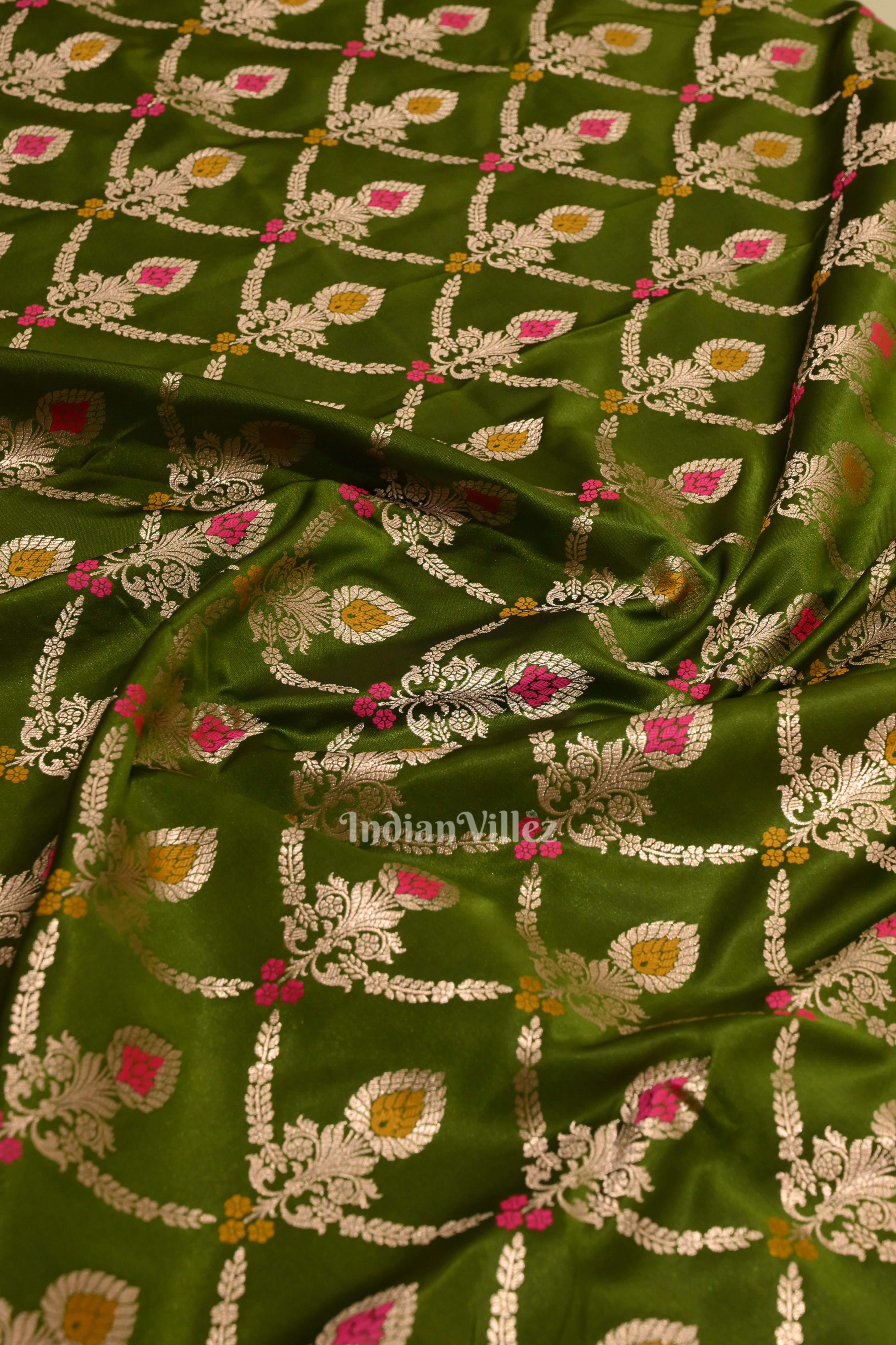 IndianVillèz Mehendi Green Meenakari Pure Mashru Satin Silk Banarasi Saree - view 3