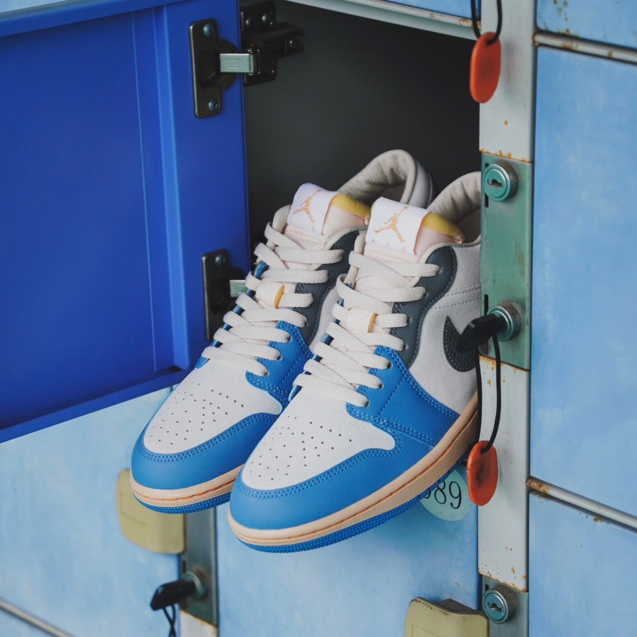 Air Jordan 1 Low 'Tokyo' - view 4