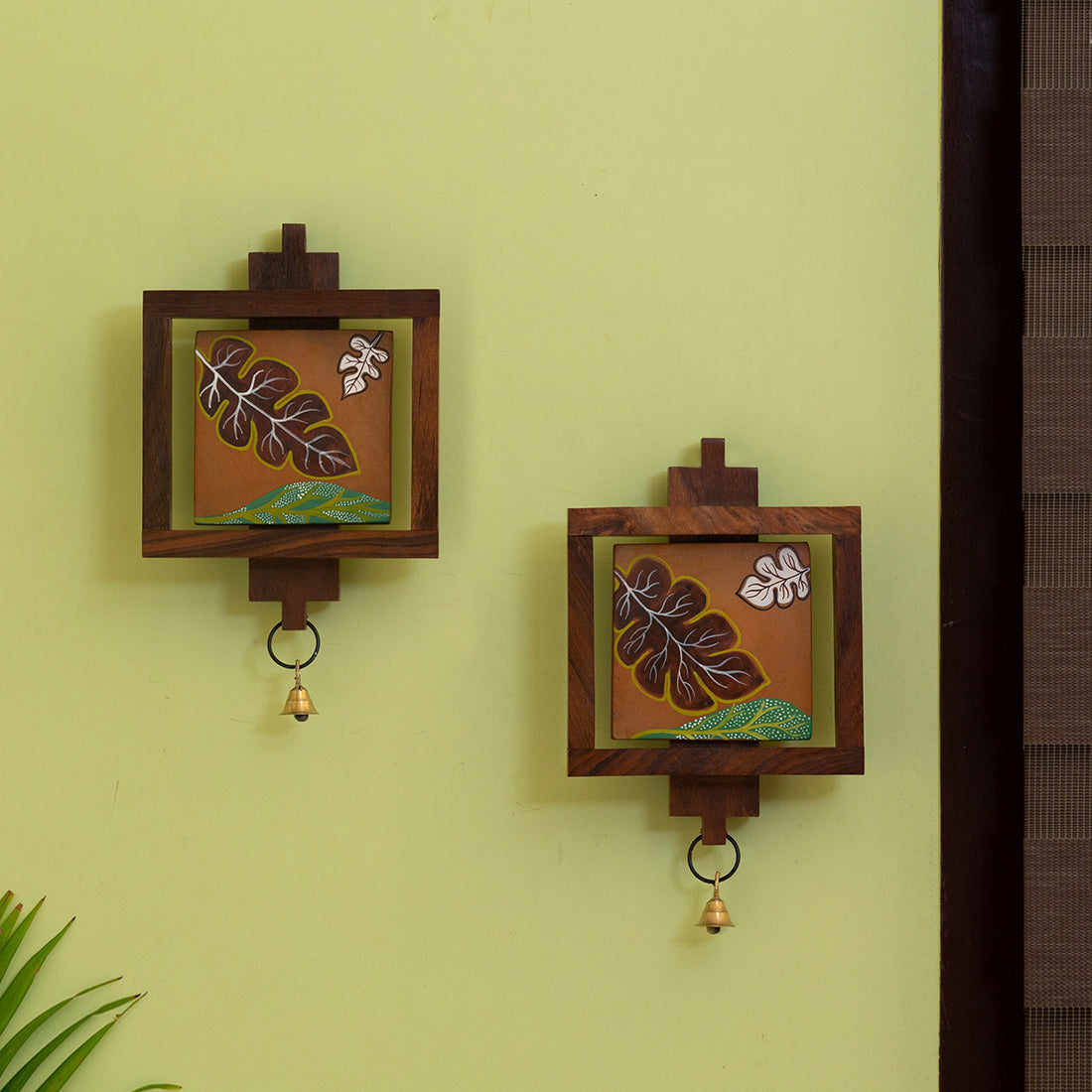 EXCLUSIVELANE 'Shades of a Leaf' Hand Painted Wall Hanging In Sheesham Wood & Terracotta (Set of 2)