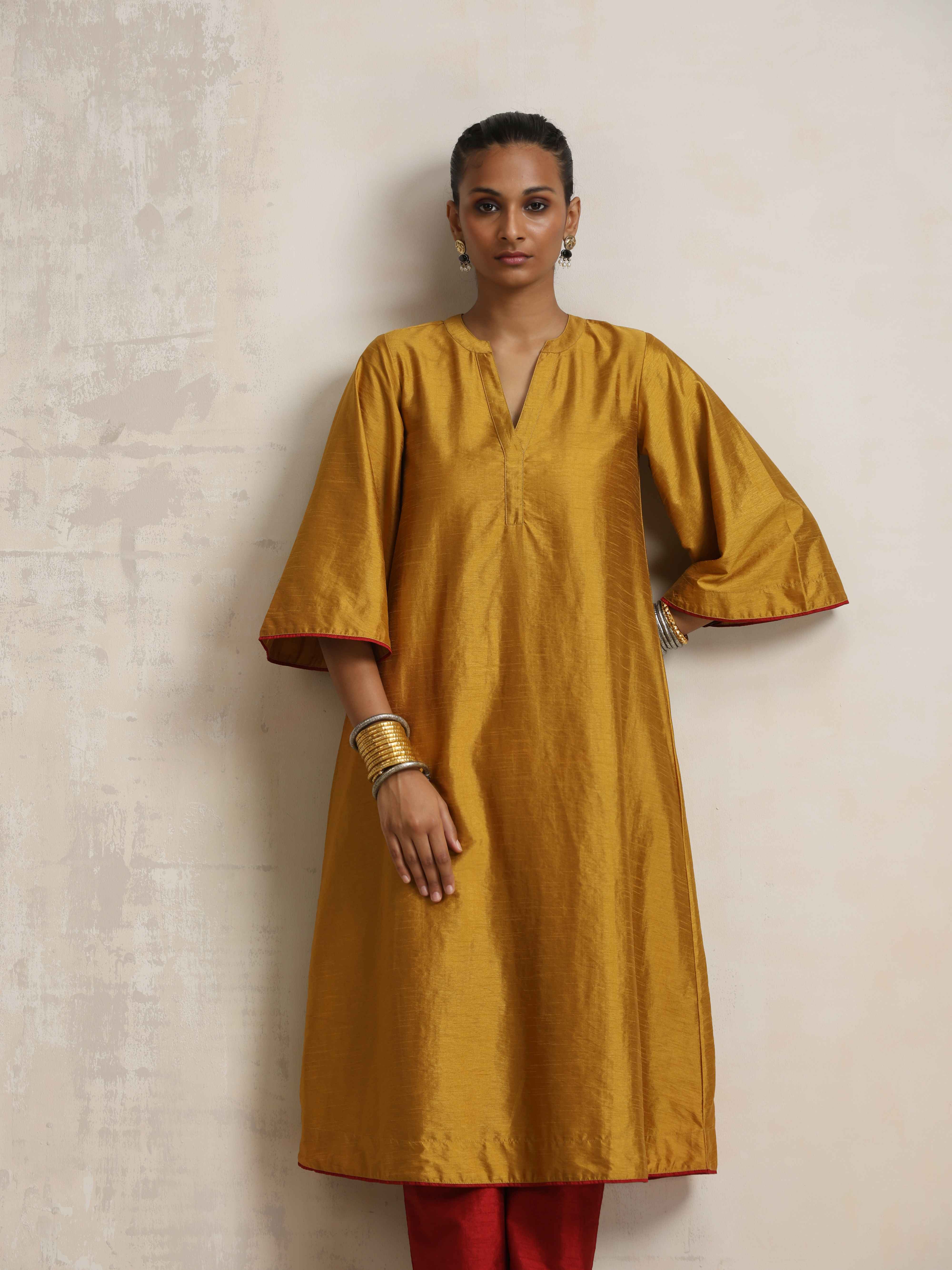 trueBrowns Gold Silk Kurta Set - view 4
