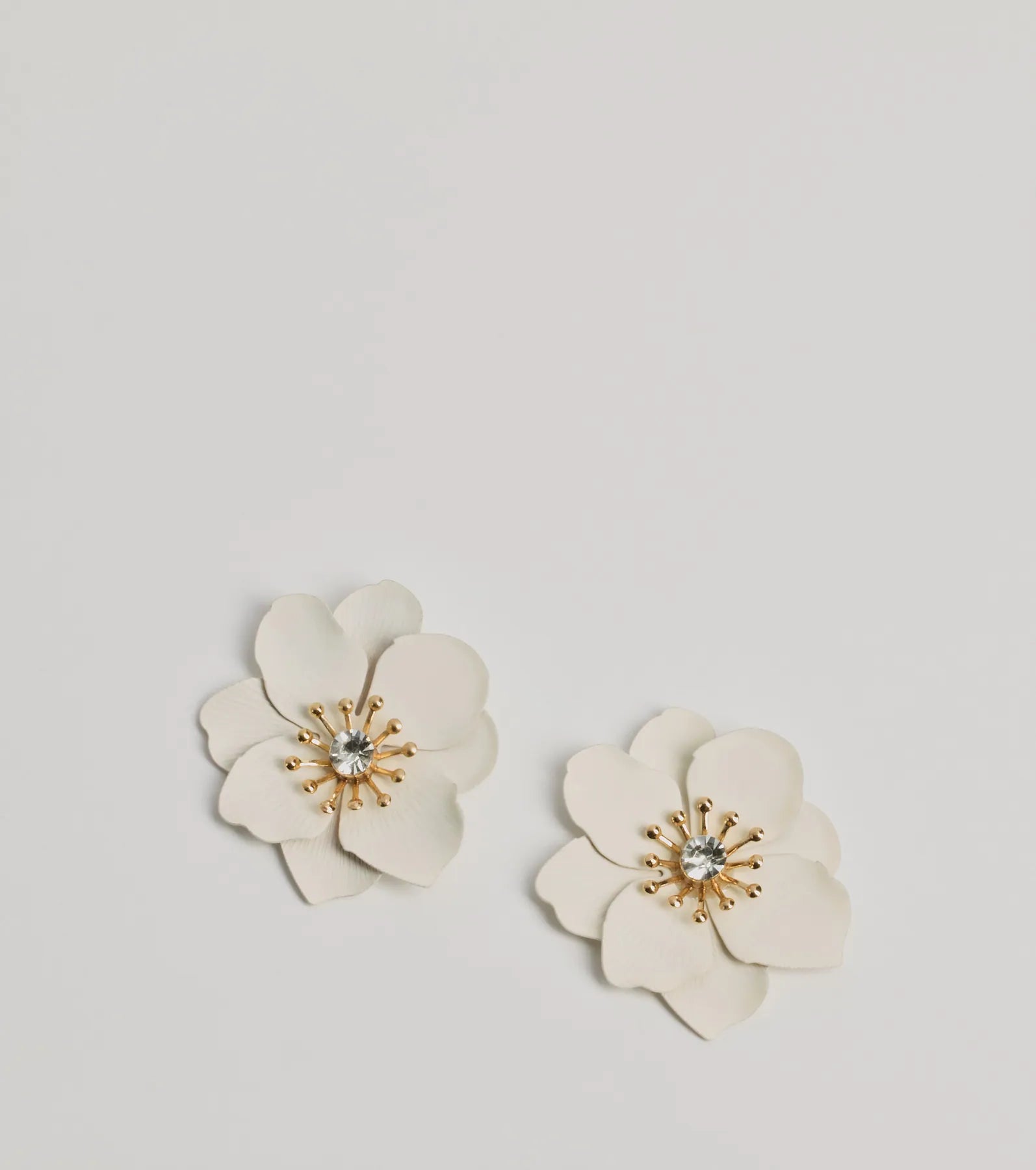 Windsor Blooming Glam Flower Stud Earrings – IVORY