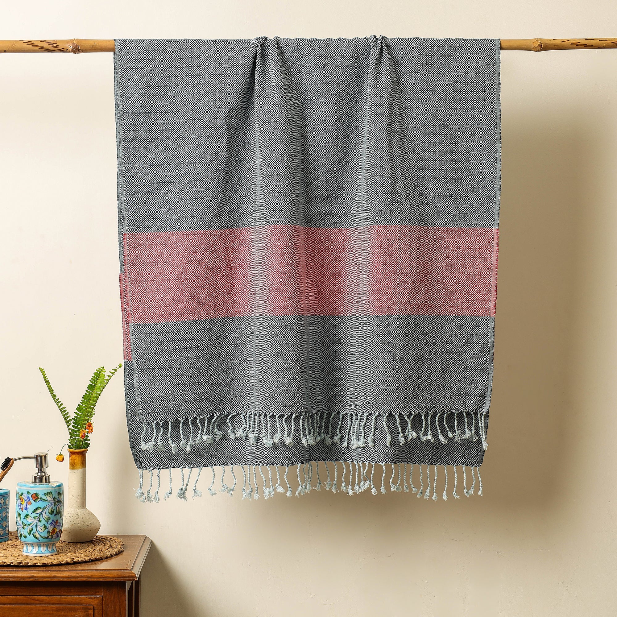 HANDLOOM VIRASAT Black - Handloom Cotton Towel with Tassels from Bijnor by Nizam - view 4