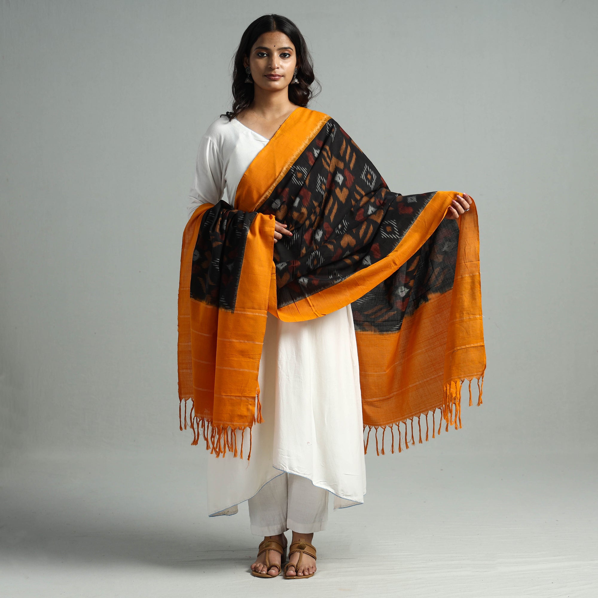 POCHAMPALLY IKAT WEAVES BY GOVARDHAN Black - Pochampally Ikat Weave Cotton Handloom Dupatta 13 - view 2