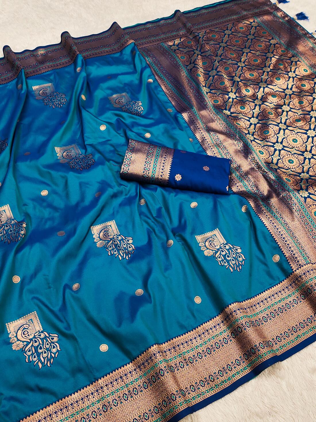 Murti-Bazzar-Banarasi Silk Dalliance Firozi Paithani Silk Saree With Mellifluous Blouse Piece