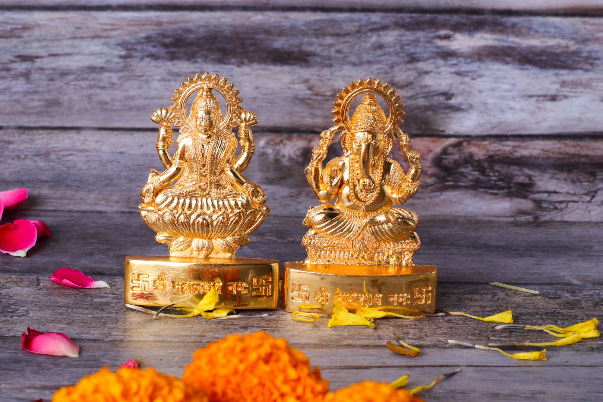 Studio Vaidik Lakshmi Ganesh Idol Pair