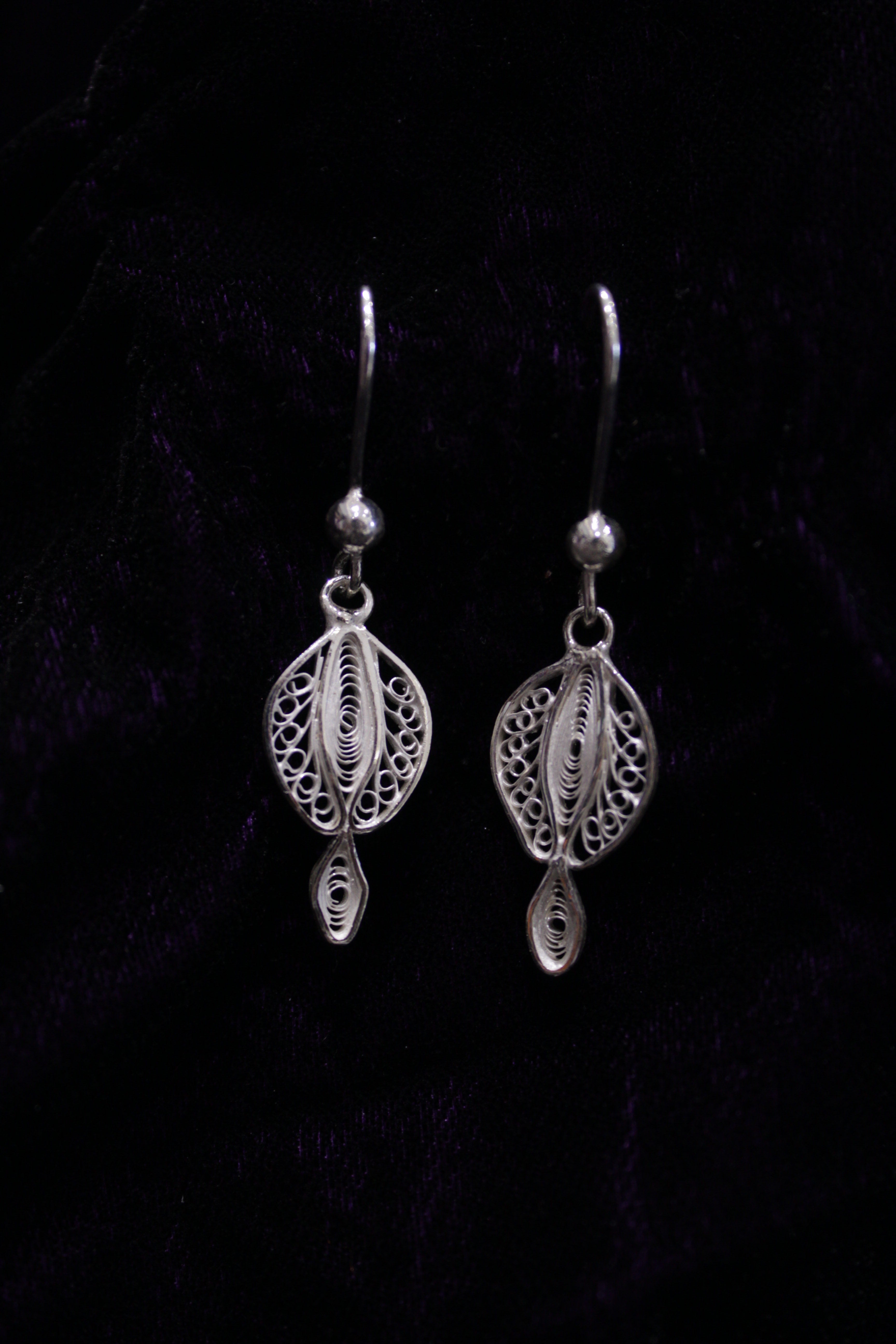 Indianvillez Designer Silver Filigree Earrings - view 2