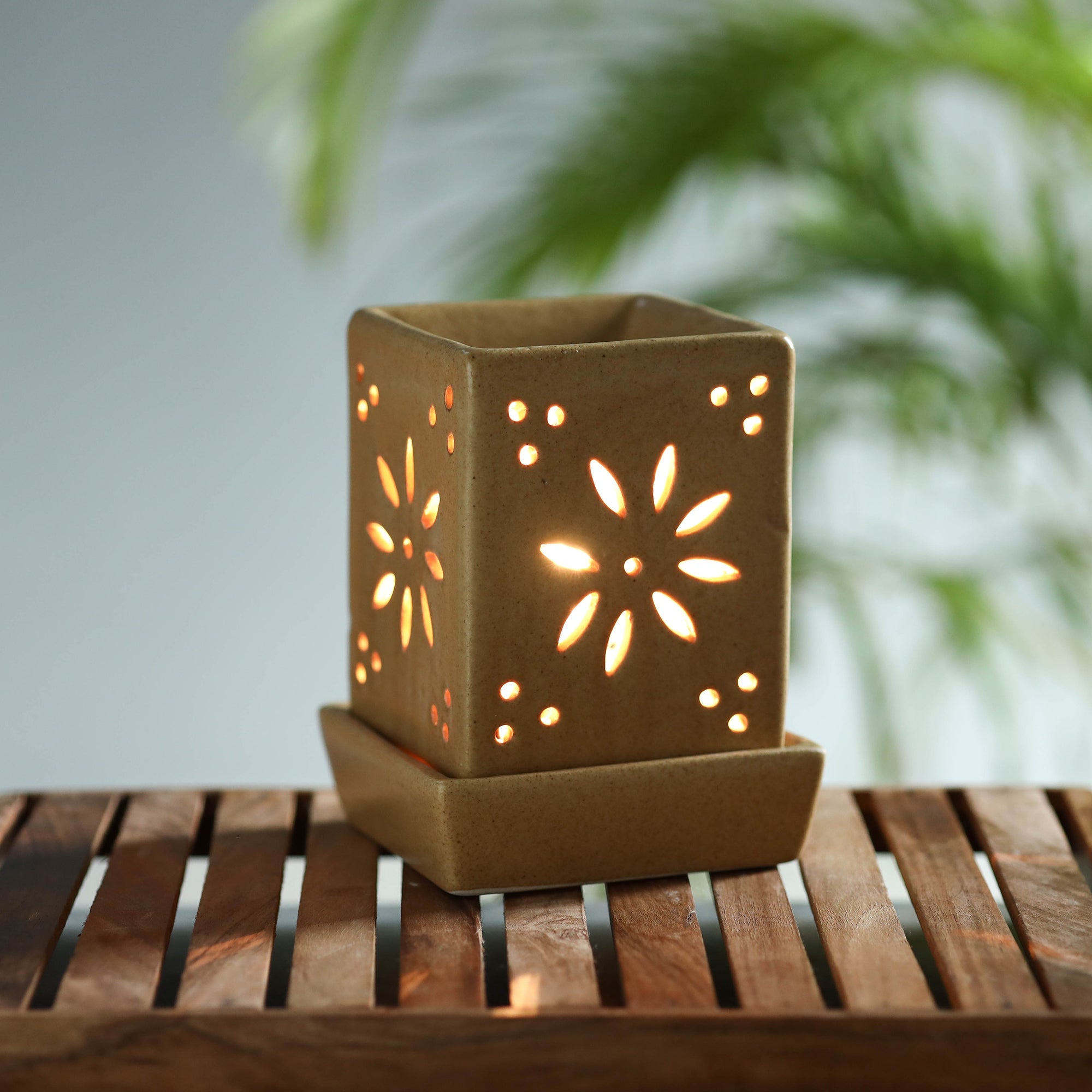 ITOKRI CRAFTS INITIATIVE Handcrafted Ceramic Electrical Aroma Diffuser (6 inches)