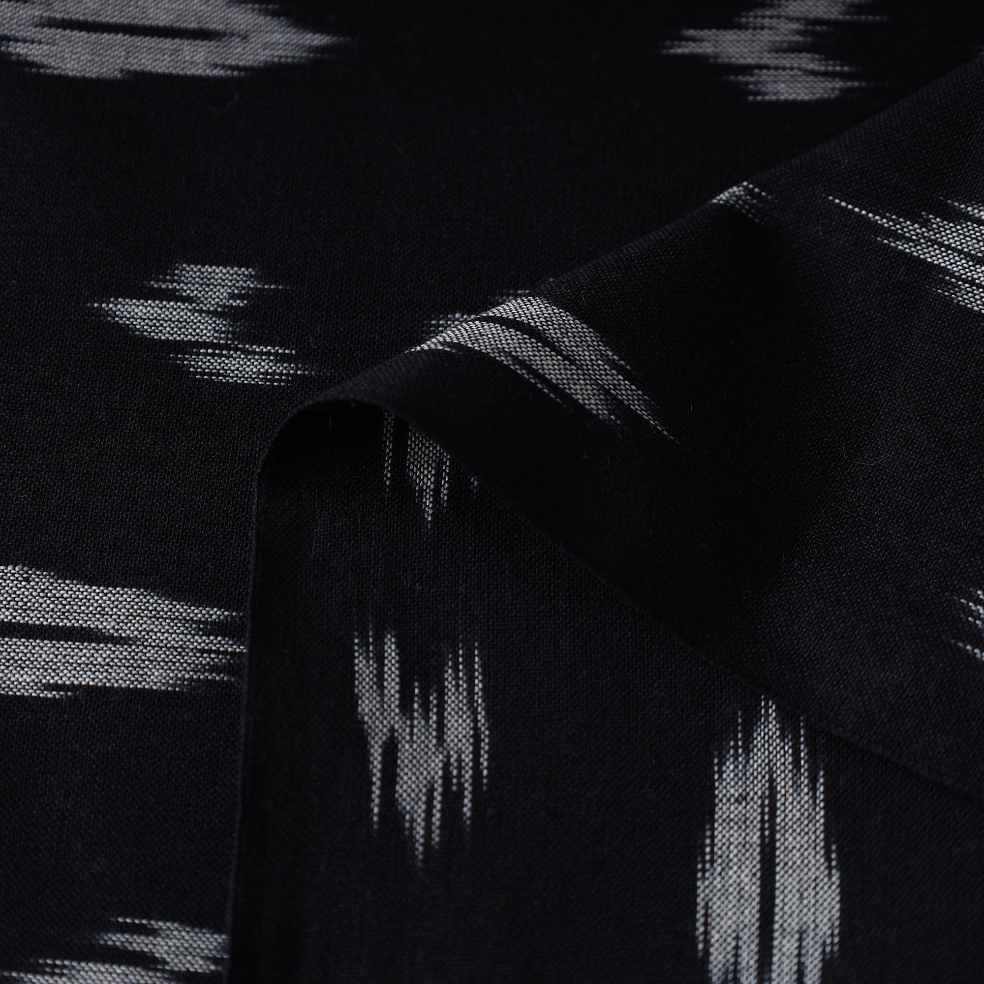 SOUTH KARGHA Black - Pochampally Ikat Weave Cotton Fabric 21 - view 4