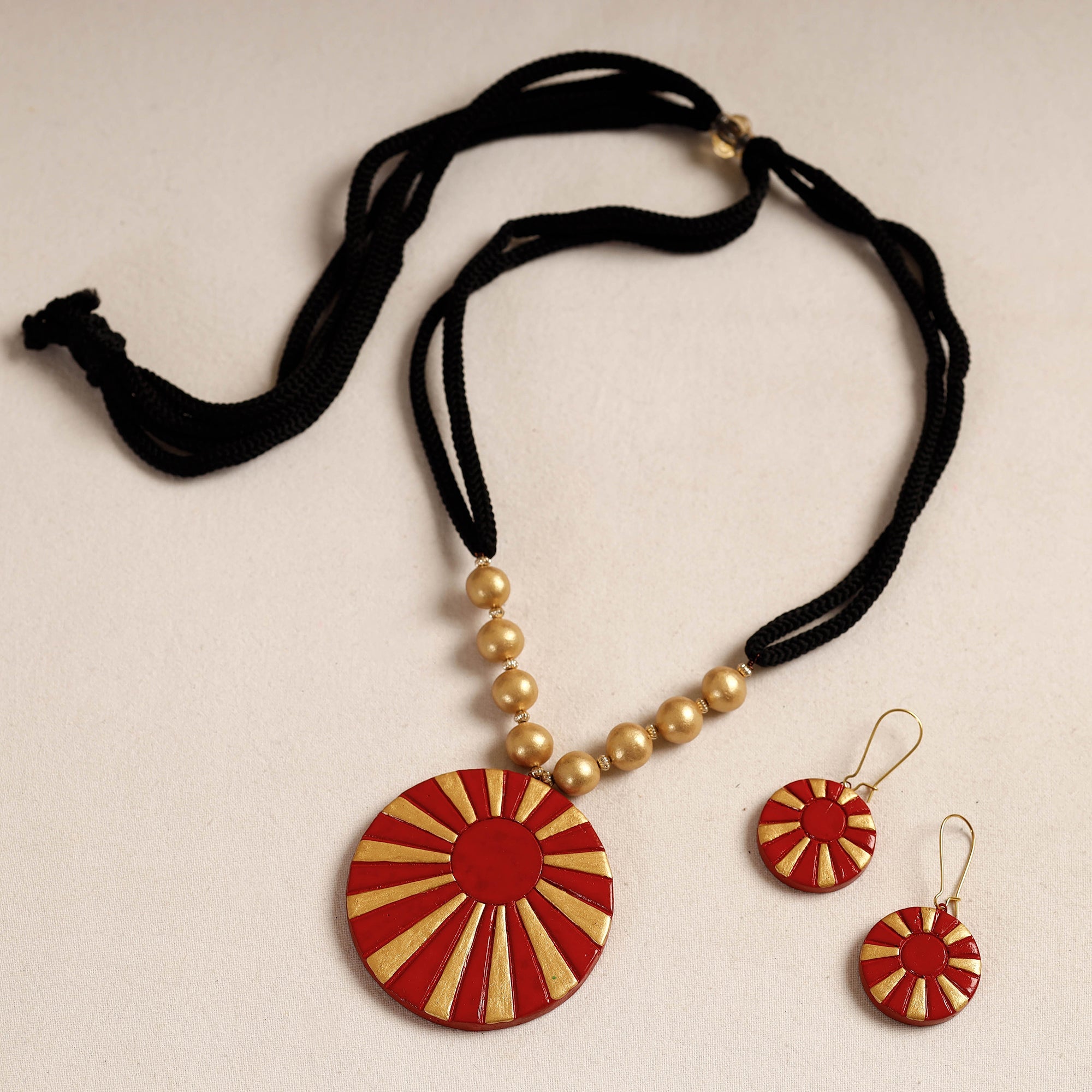 KHUSHBASH - HAPPY LOOM OF EAST Bishnupur Handpainted Terracotta Necklace Set - view 2