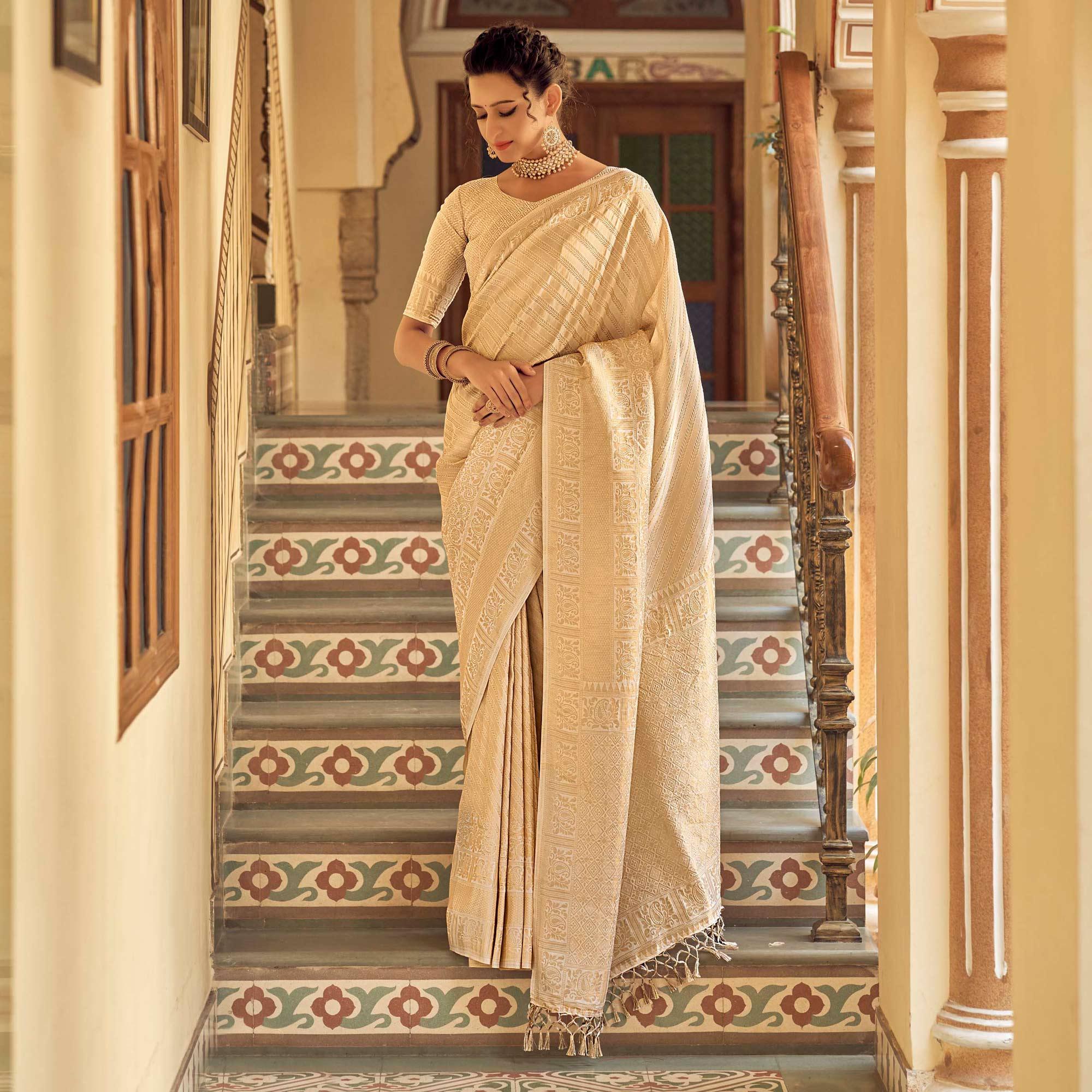 Peachmode Cream Festive Wear Kanjivaram Blended Silk Saree With Tassels