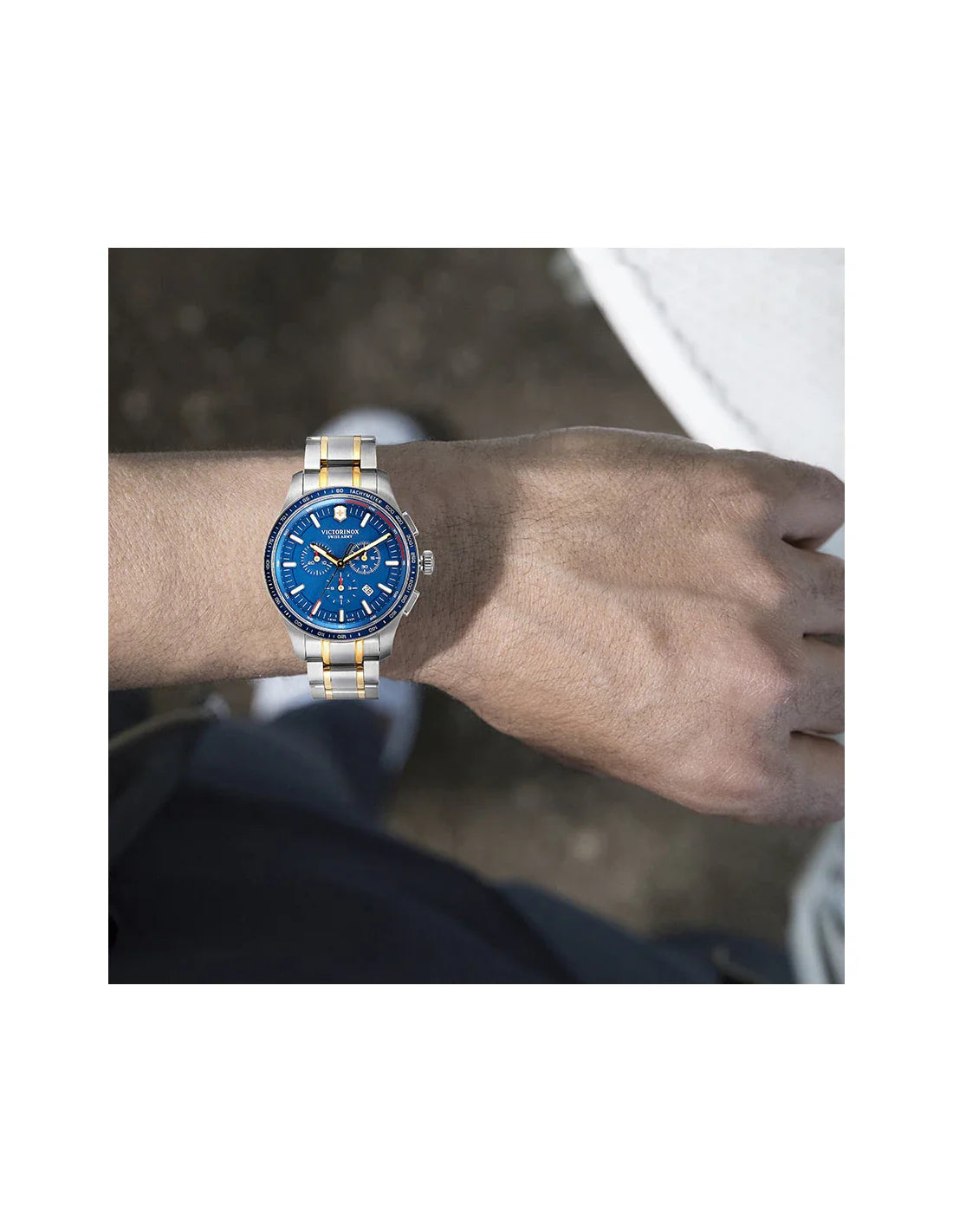 Victorinox Maverick Men Blue Dial Men 44mm - view 2